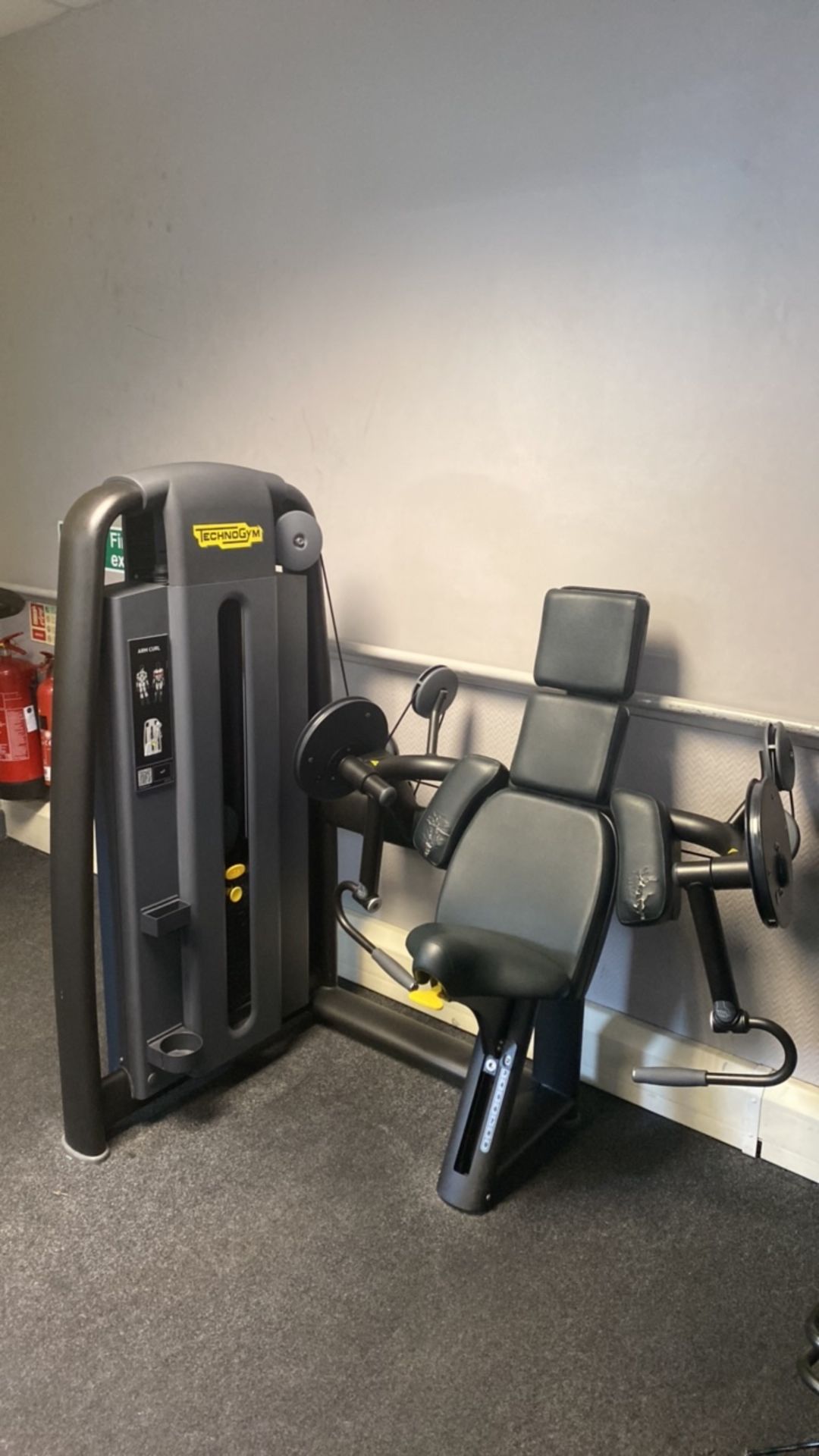 Technogym Arm Curl Machine - Image 2 of 4