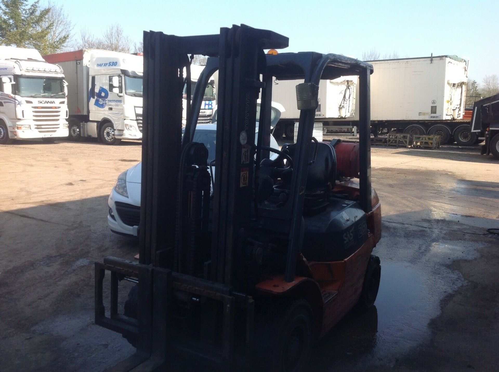 Toyota 2.5 ton forklift truck converted to petrol - Image 2 of 8