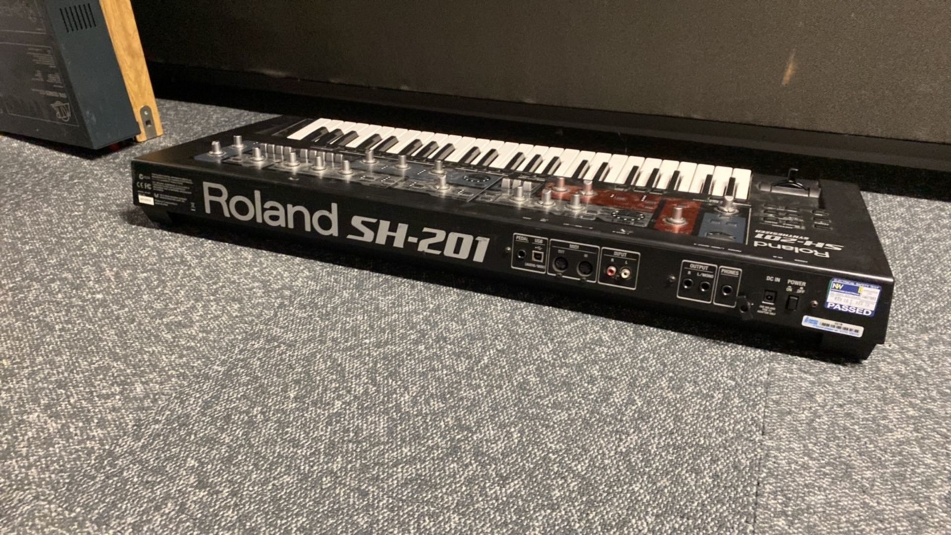 Roland SH-201 Synthesizer - Image 2 of 4