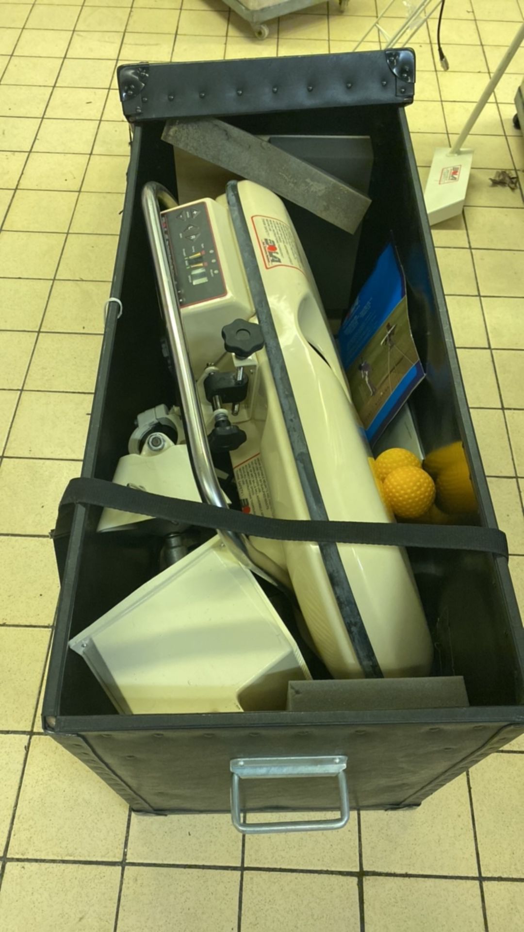 BOLA Auto Feeder Indoor Bowling Machine - Image 7 of 8