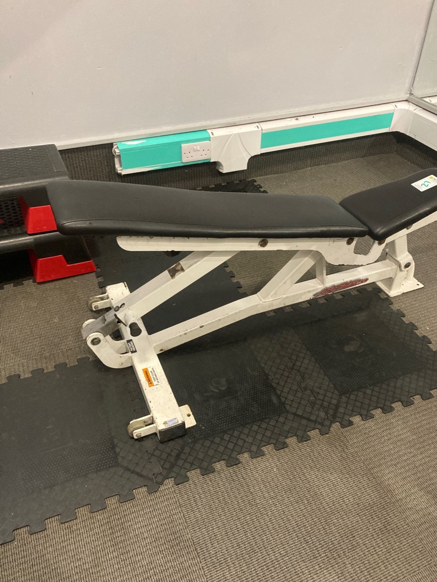 Life Fitness Adjustable Bench - Image 4 of 4