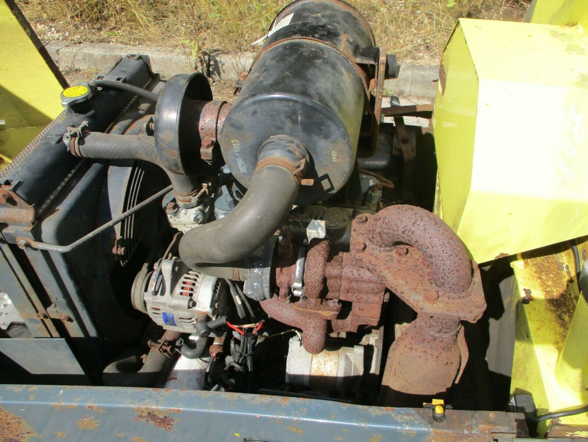 2010 Jensen A 530 Wood Chipper kubota engine shred - Image 3 of 11