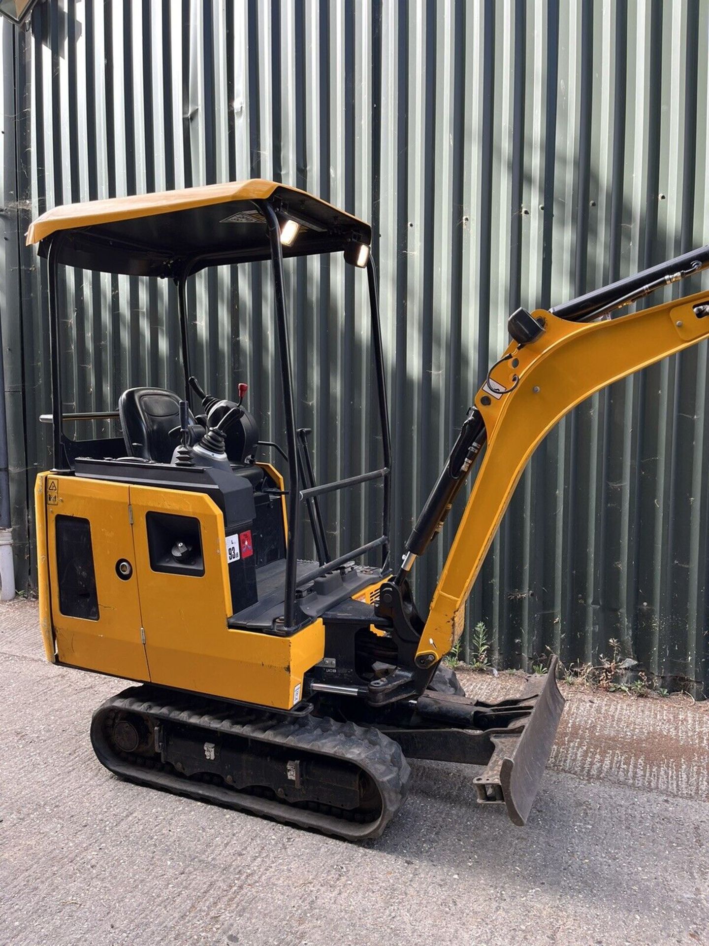 JCB 15C-1 MINI EXCAVATOR 2019 ONLY 860hrs, Mini Digger - Image 2 of 11