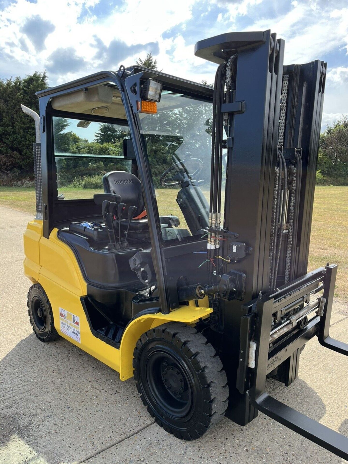 Hyundai 2.5 Diesel Forklift Container Spec 2015 - Image 8 of 10