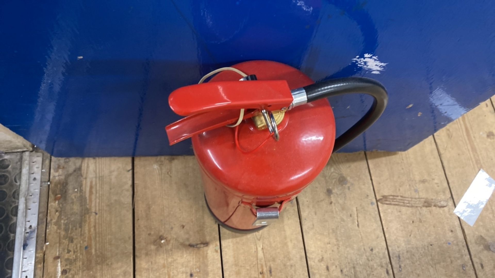 Fire Extinguisher X4 - Image 2 of 4