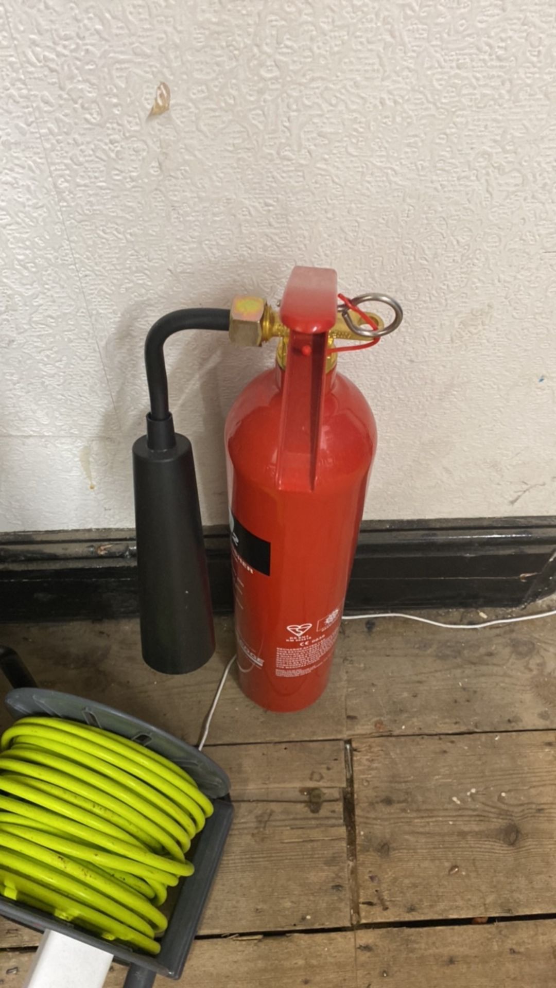 Fire Extinguisher X4 - Image 3 of 4