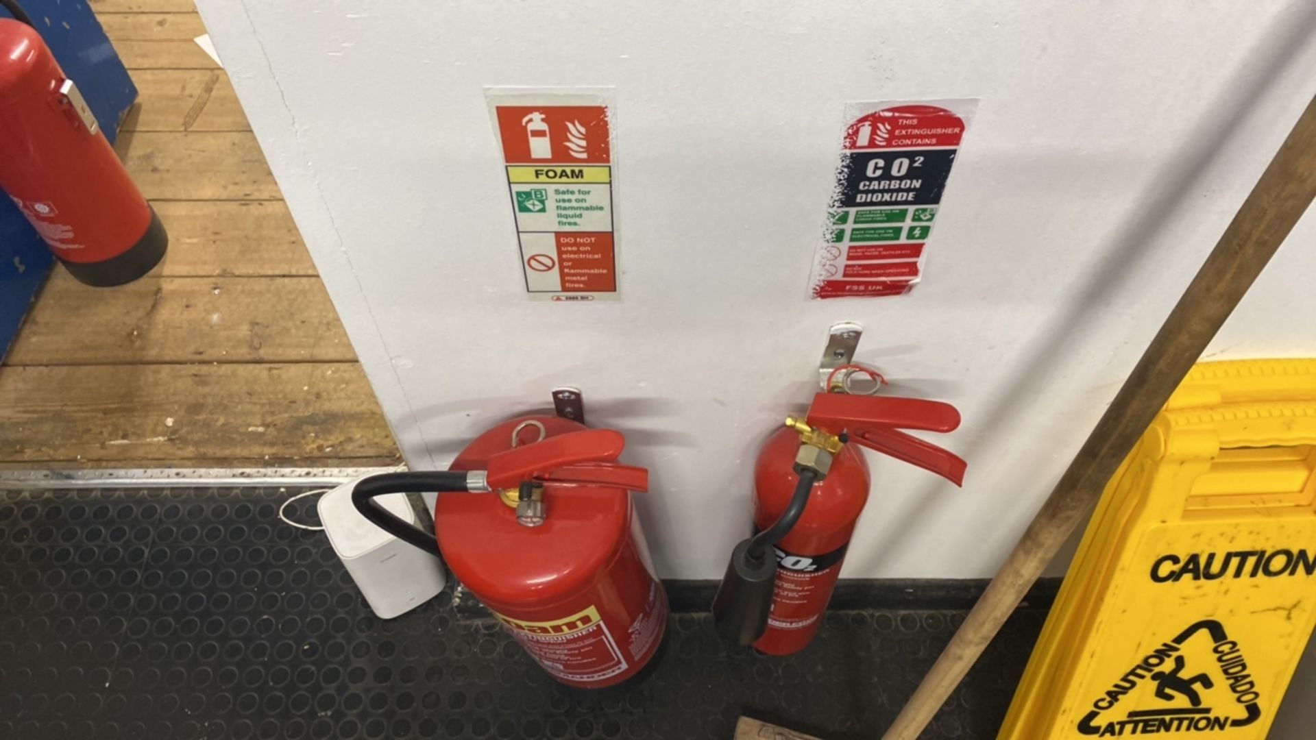 Fire Extinguisher X4 - Image 4 of 4