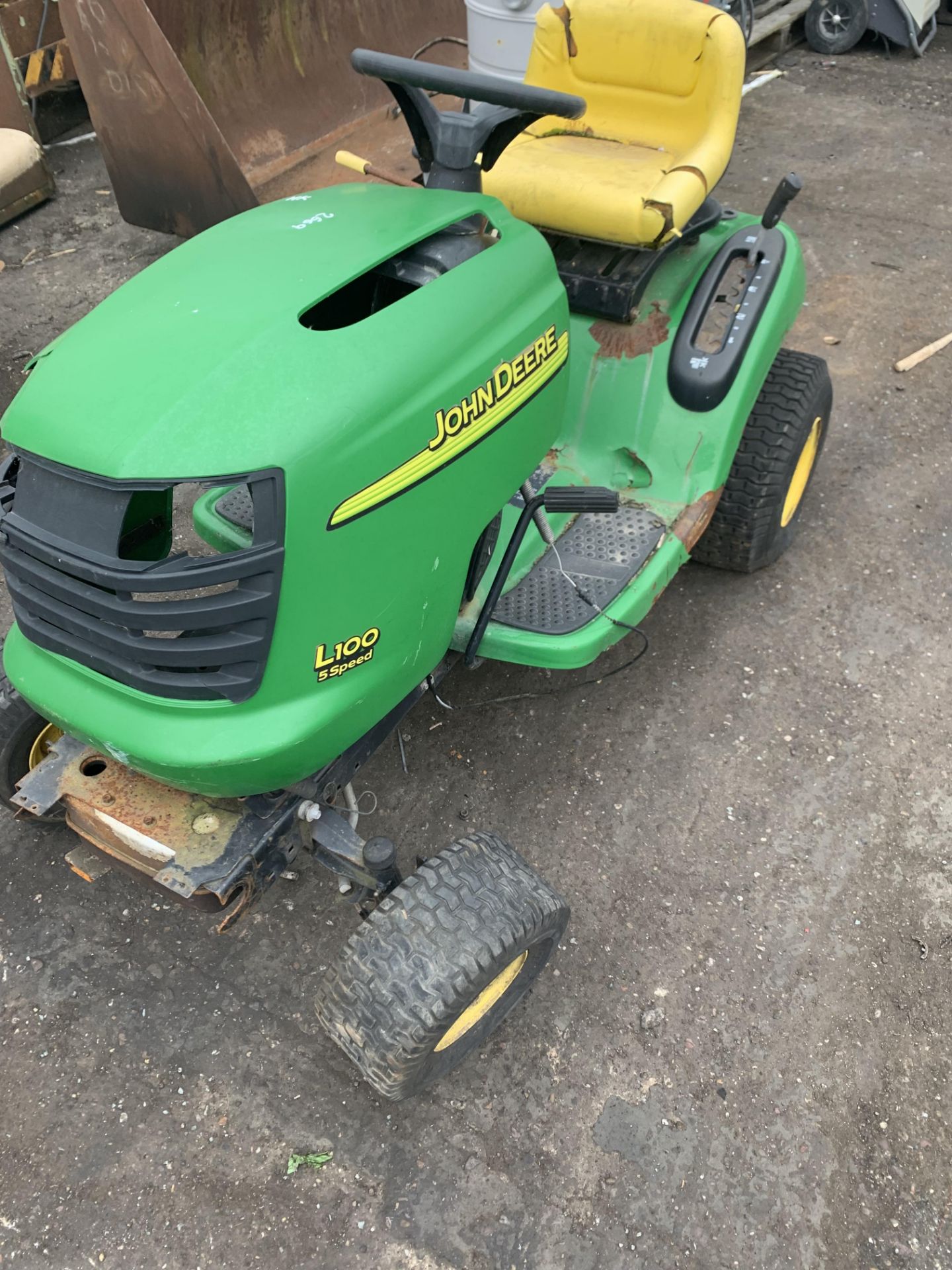 John Deere Ride On Mower - Image 2 of 7