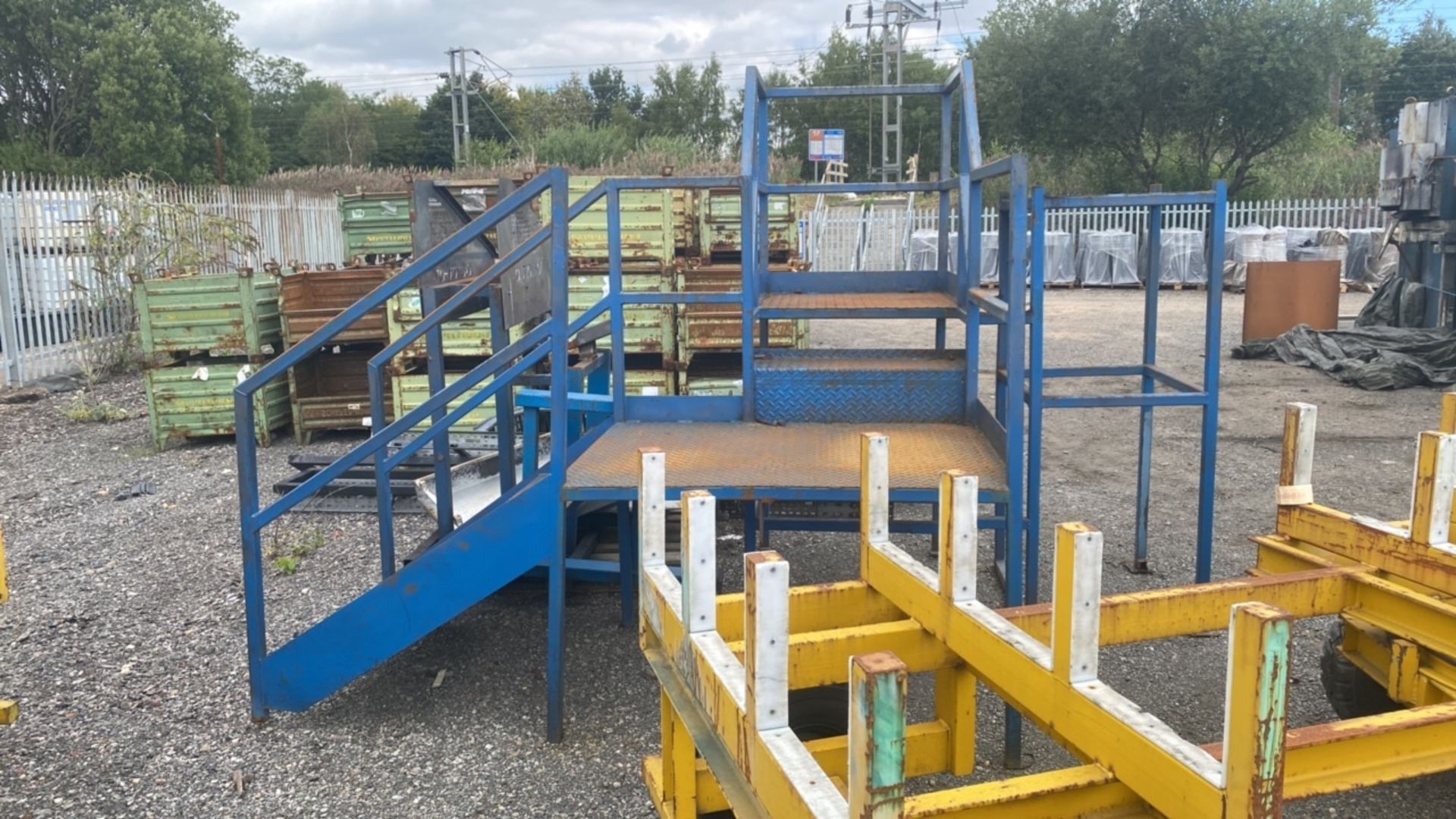 Steel fabricated multi-level access platform