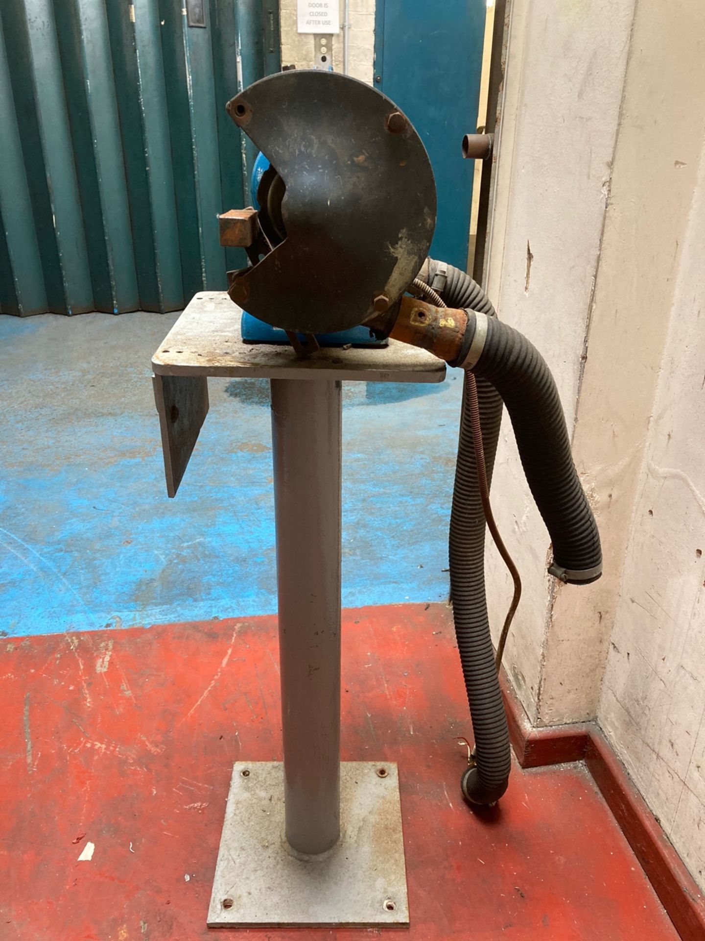 Black & Decker 7" pedestal mounted double ended grinder - Bild 4 aus 4