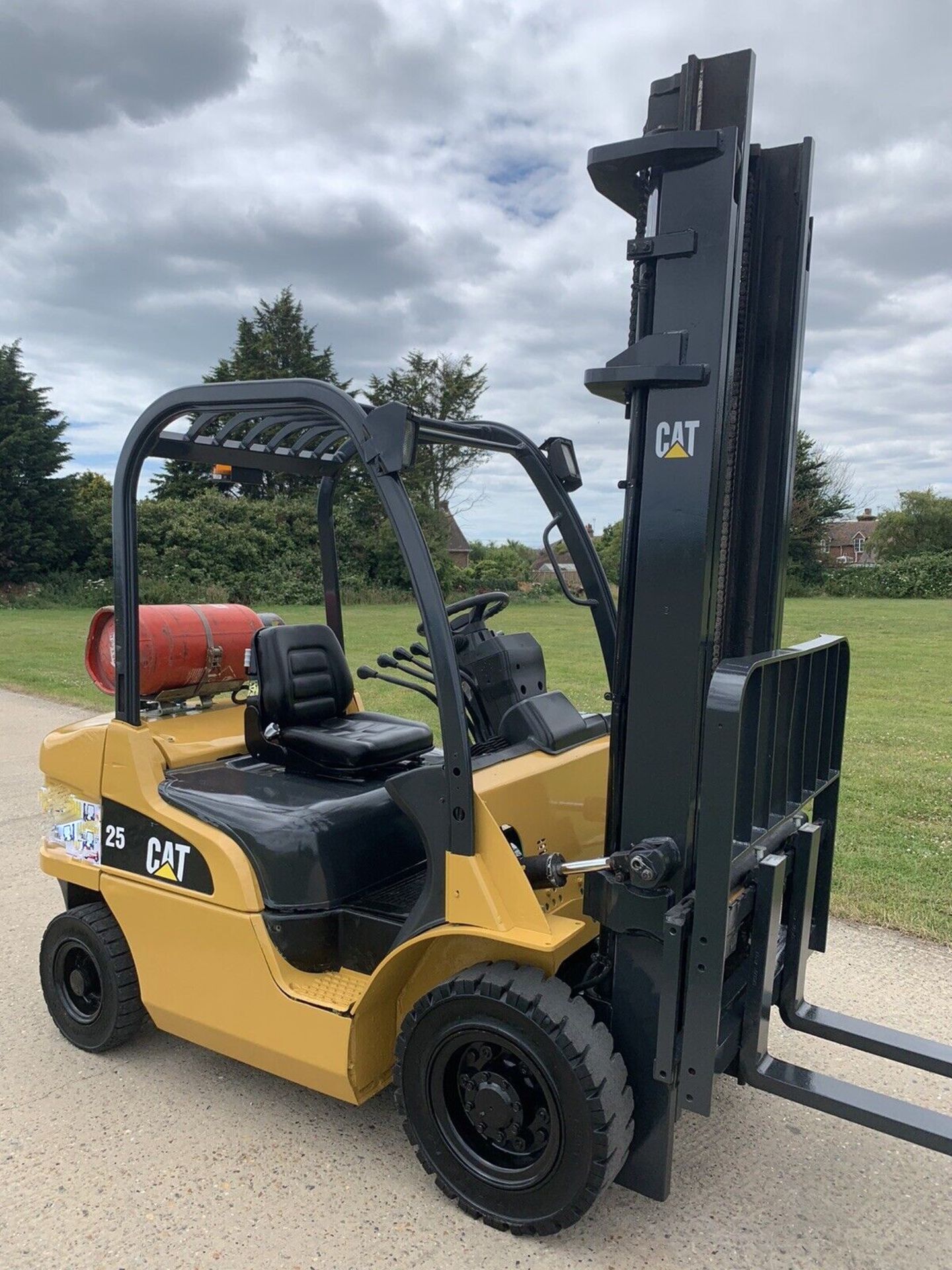 cat 2.5 Tonne Gas Forklift - Image 3 of 5