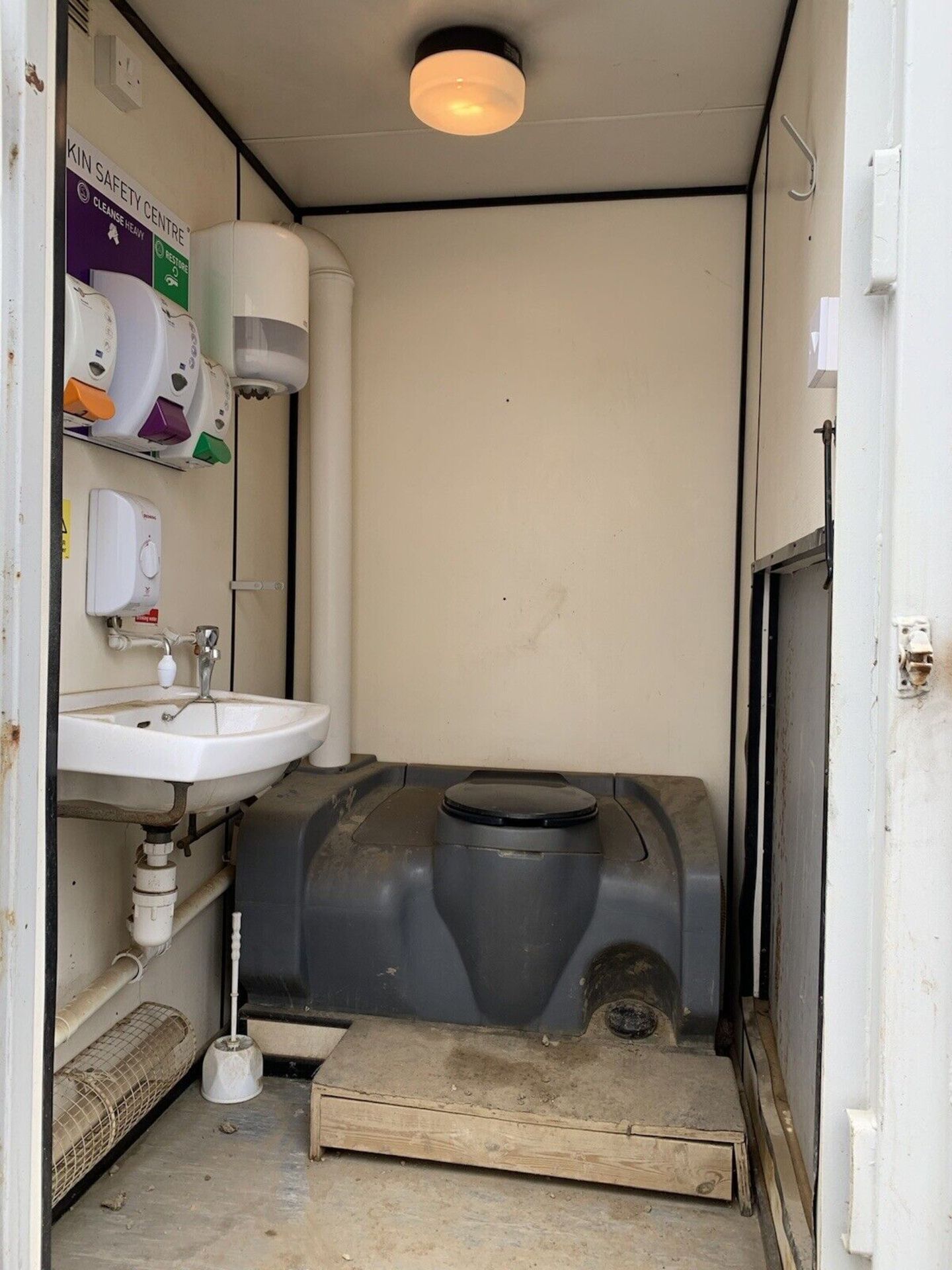 Portable Office Site Cabin Canteen Welfare Unit Toilet Generator Anti Vandal - Image 2 of 8