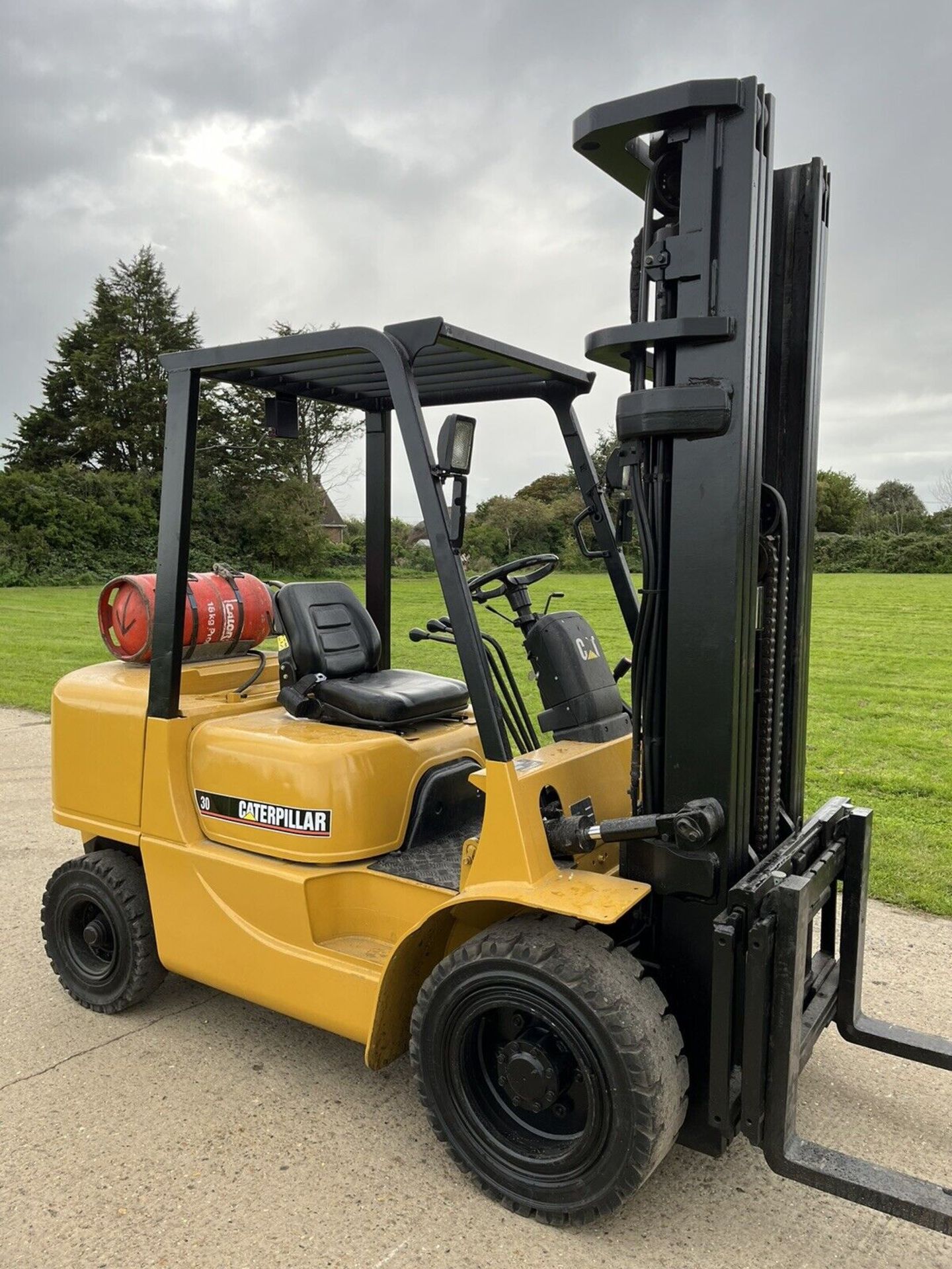 Caterpillar 3 Tonne Gas Forklift - Image 3 of 6