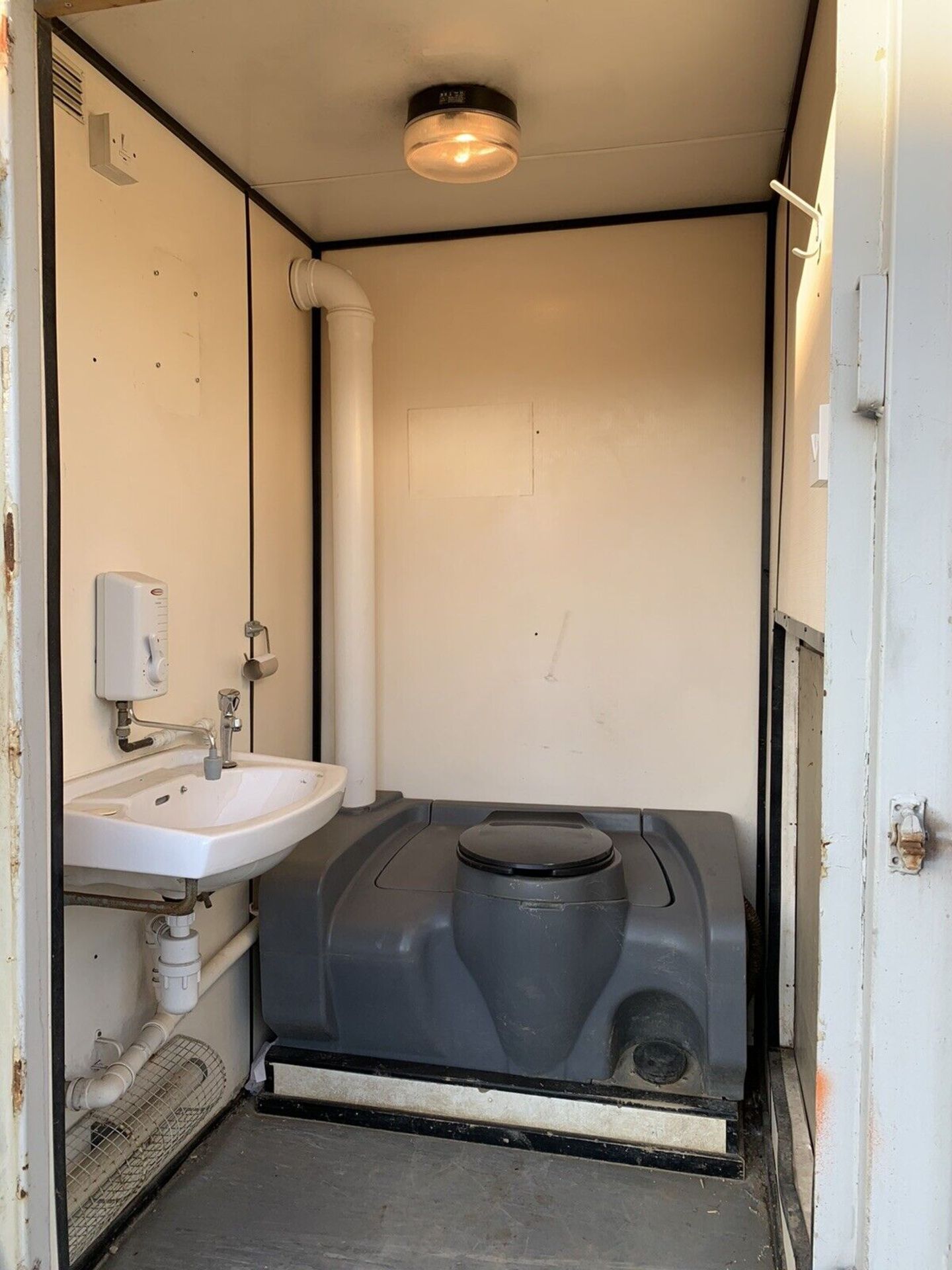 Portable Office Site Cabin Canteen Welfare Unit Toilet Generator Anti Vandal - Image 8 of 8