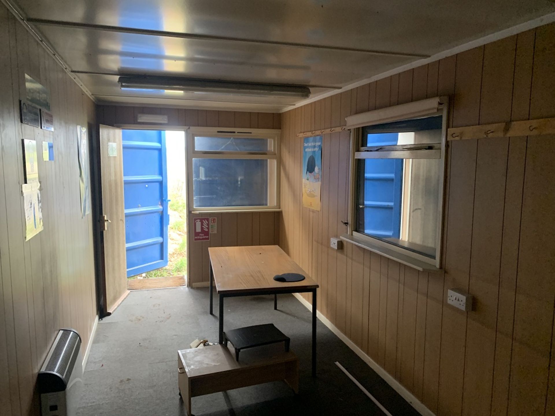 40x8ft Steel shipping container converted to double office/reception - Image 9 of 12