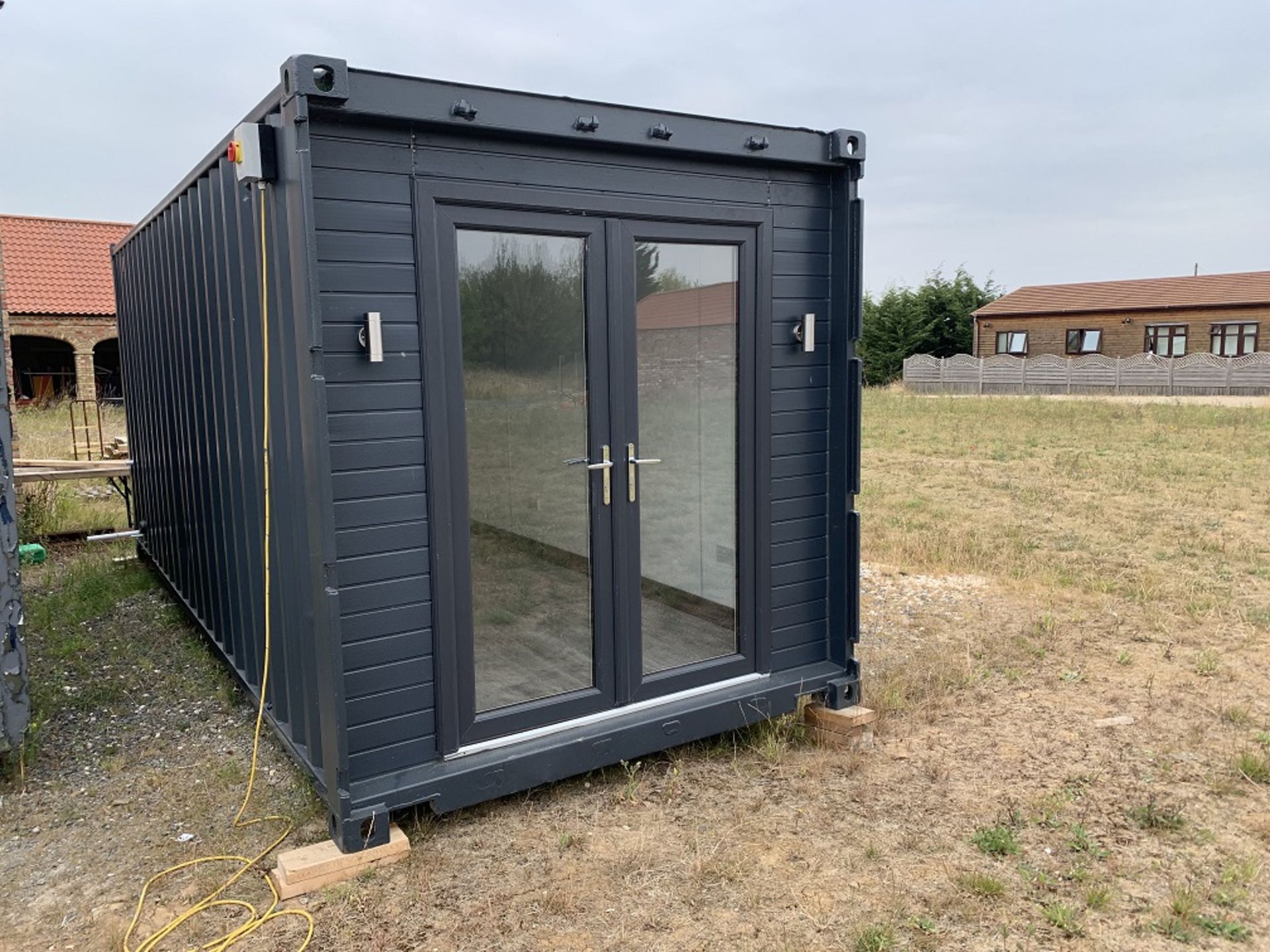 20ft steel container Bespoke office/living pod, Kitchen ,Shower and W/c Created from a grade A shipp - Image 4 of 15