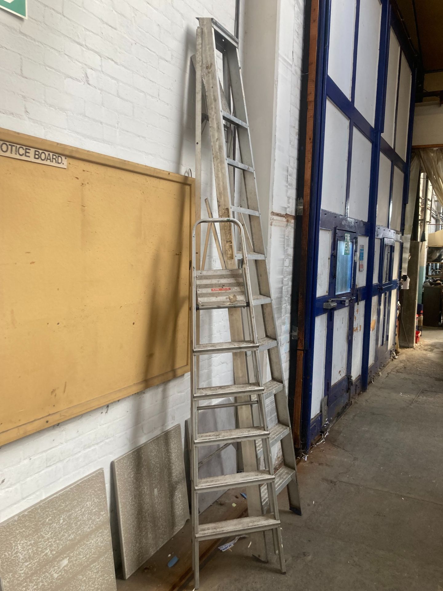 Step ladders - Image 2 of 2