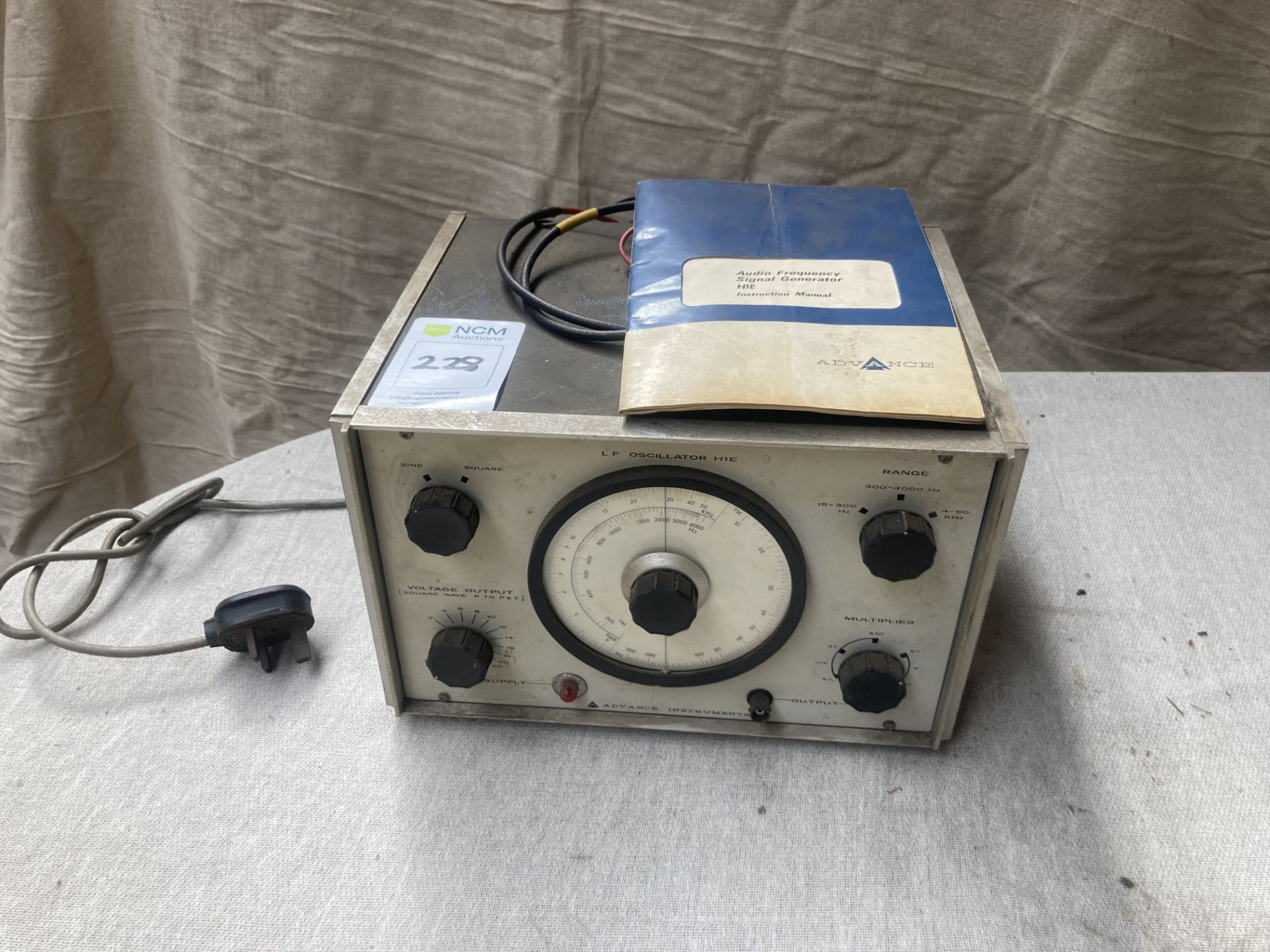 Frequency signal generator