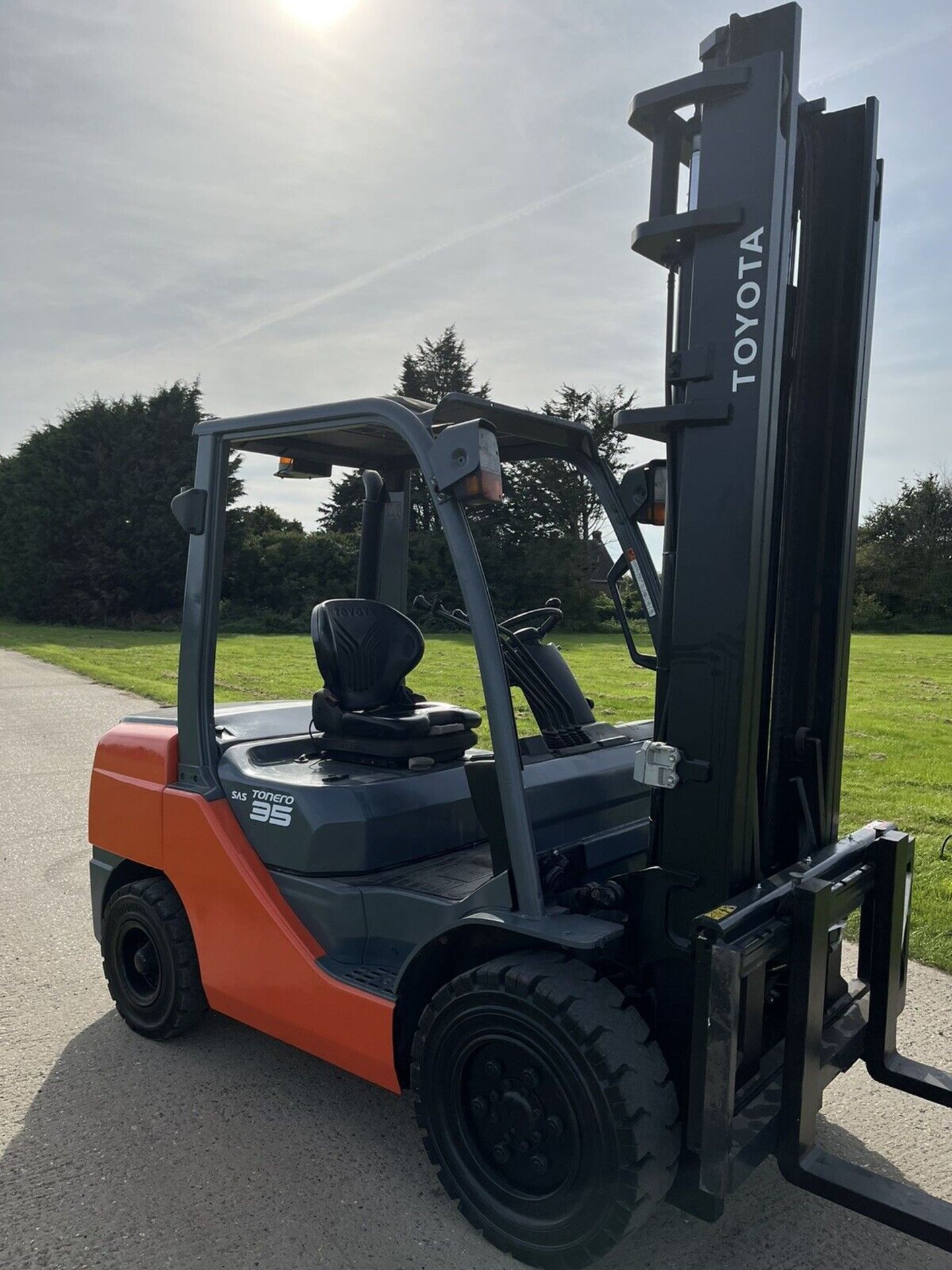 Toyota 3.5 Tonne Diesel Forklift Low Hours 2016 - Image 3 of 6