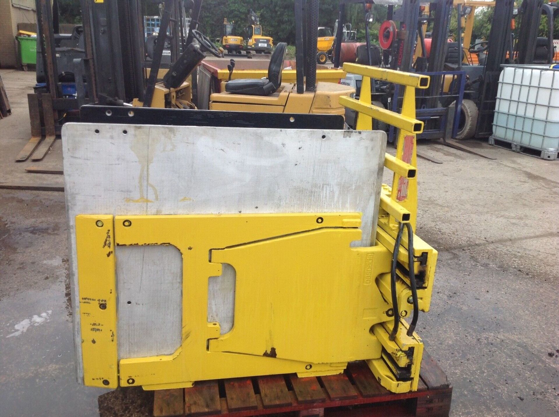 Cascade forklift bale grab attachment - Image 3 of 5