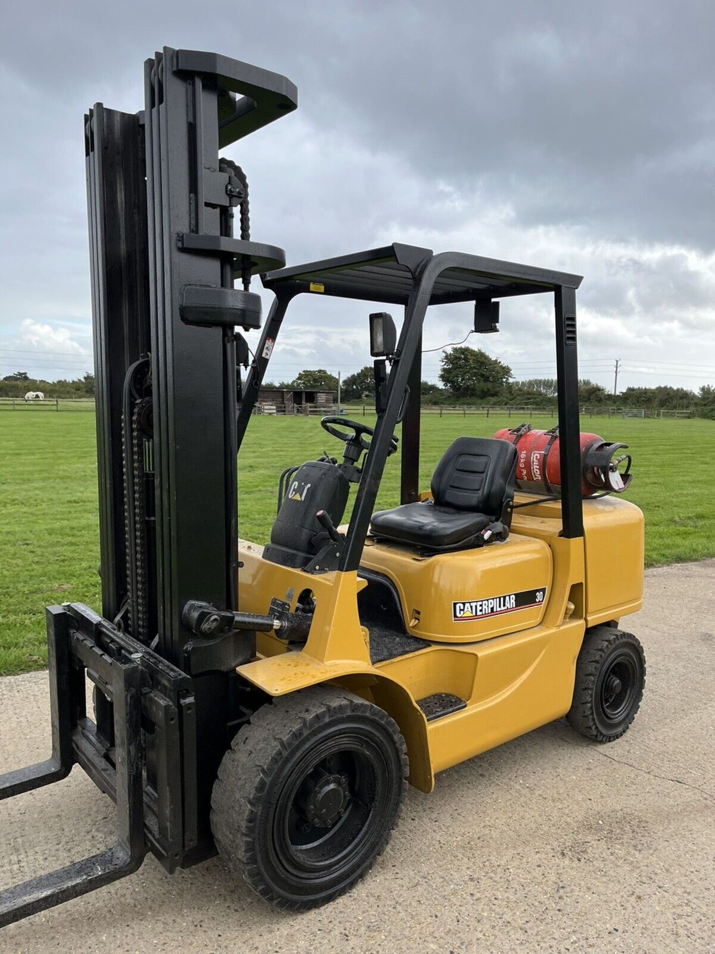 caterpillar 3 Tonne Gas Forklift - Image 2 of 6