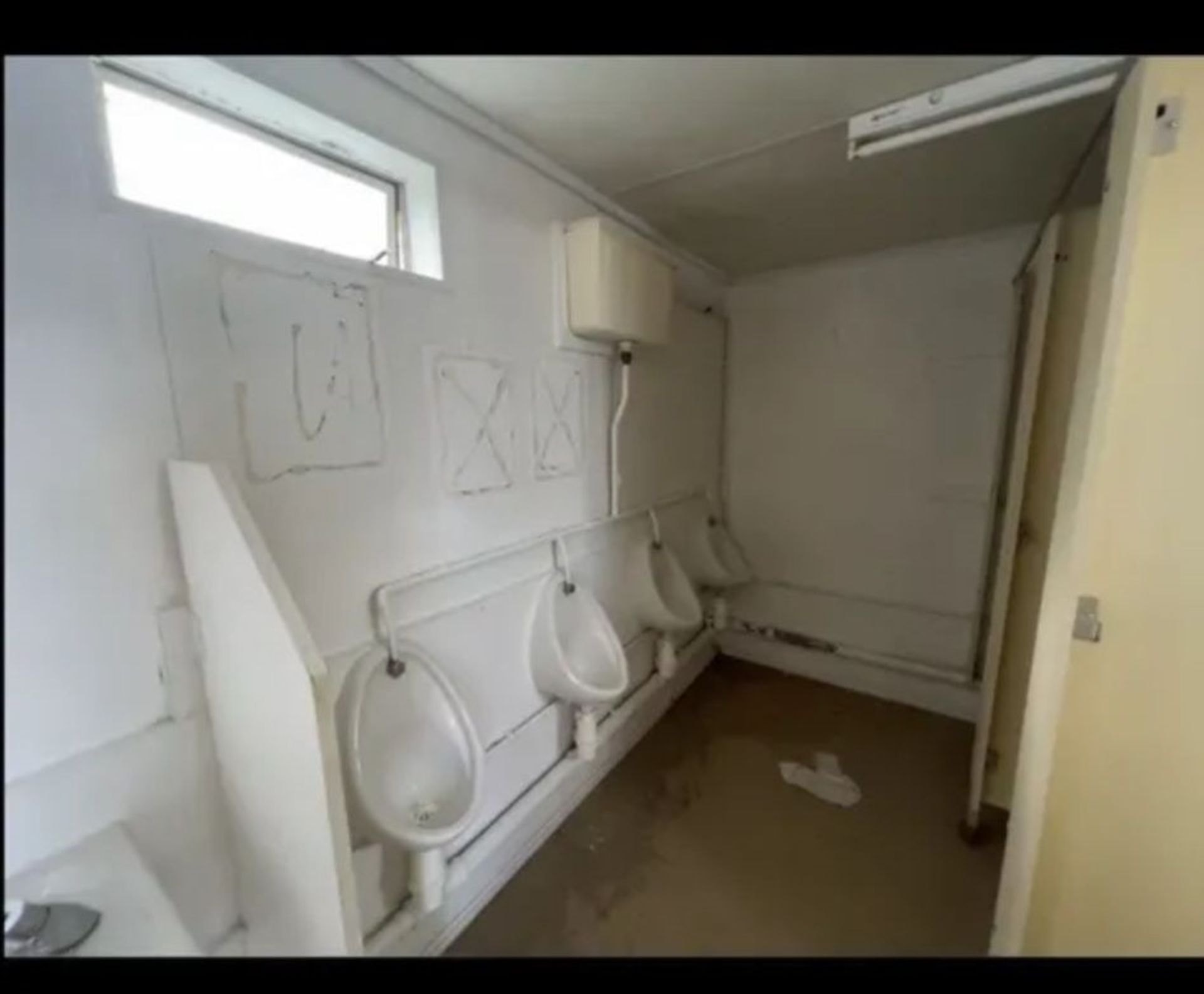 32ft toilet block - Image 8 of 9