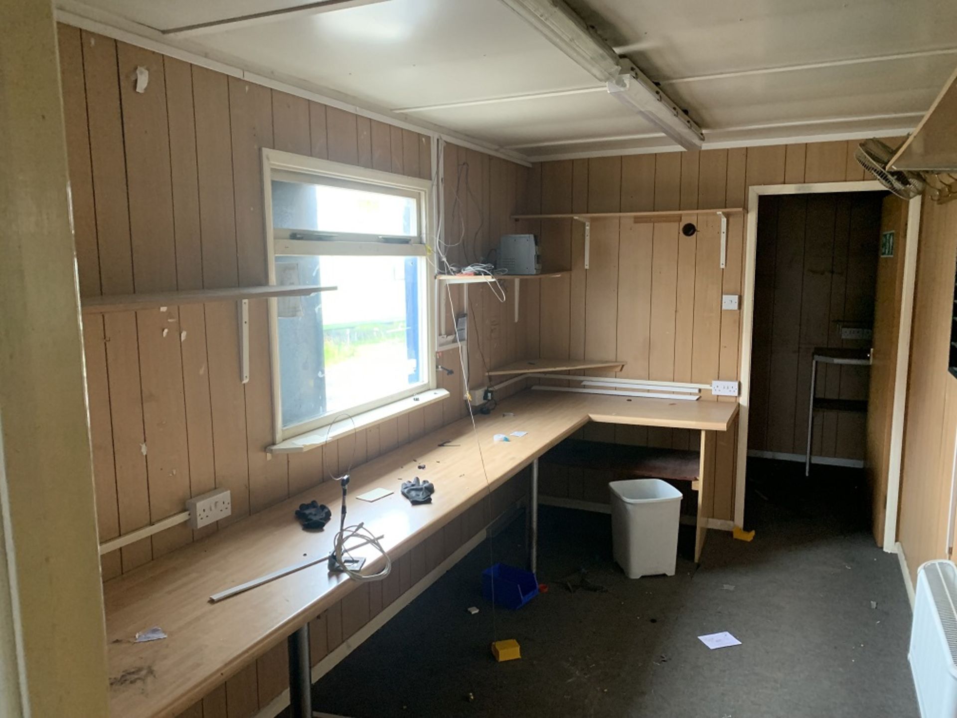 40x8ft Steel shipping container converted to double office/reception - Image 5 of 12