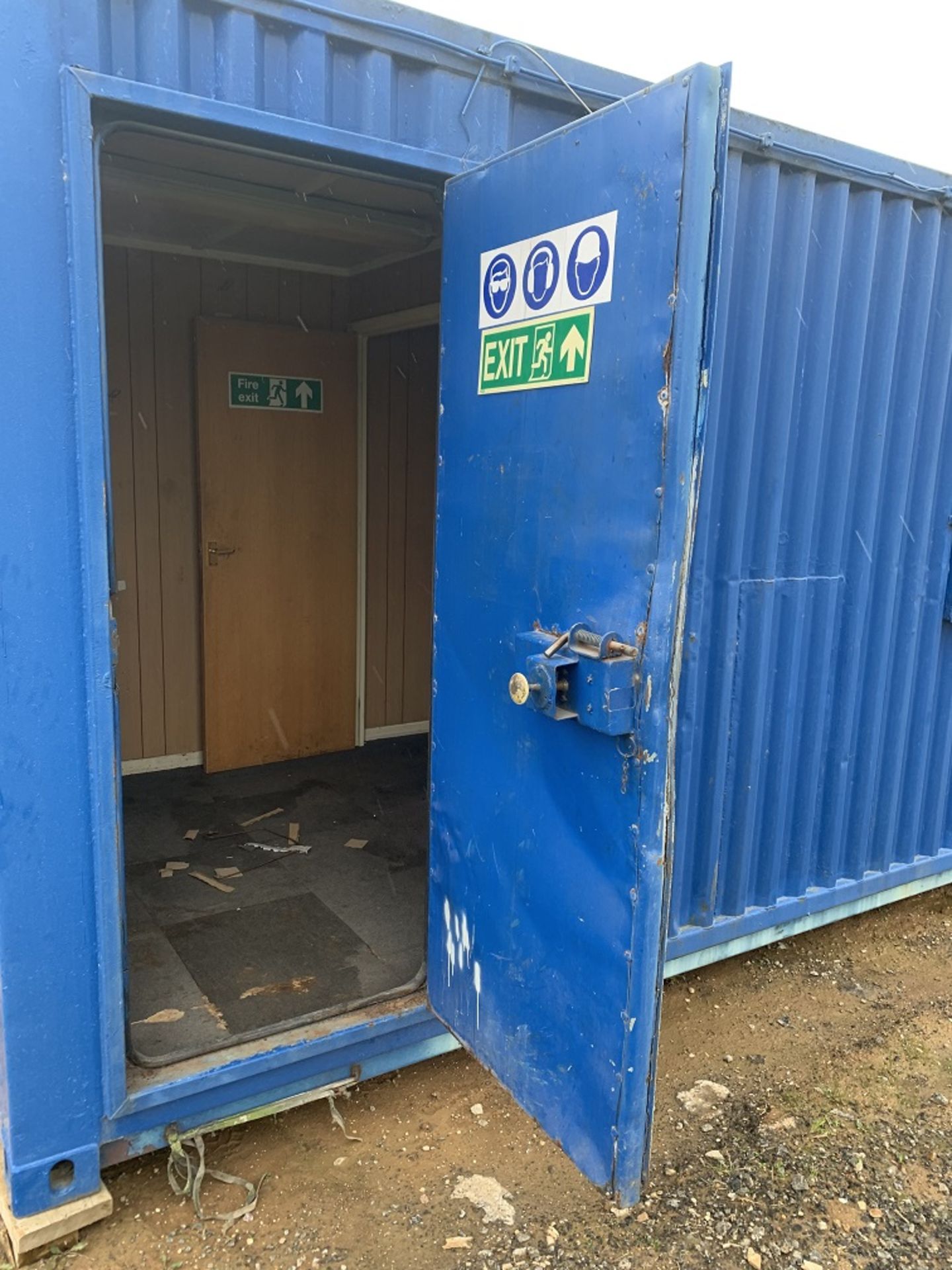 40x8ft Steel shipping container converted to double office/reception - Image 7 of 12