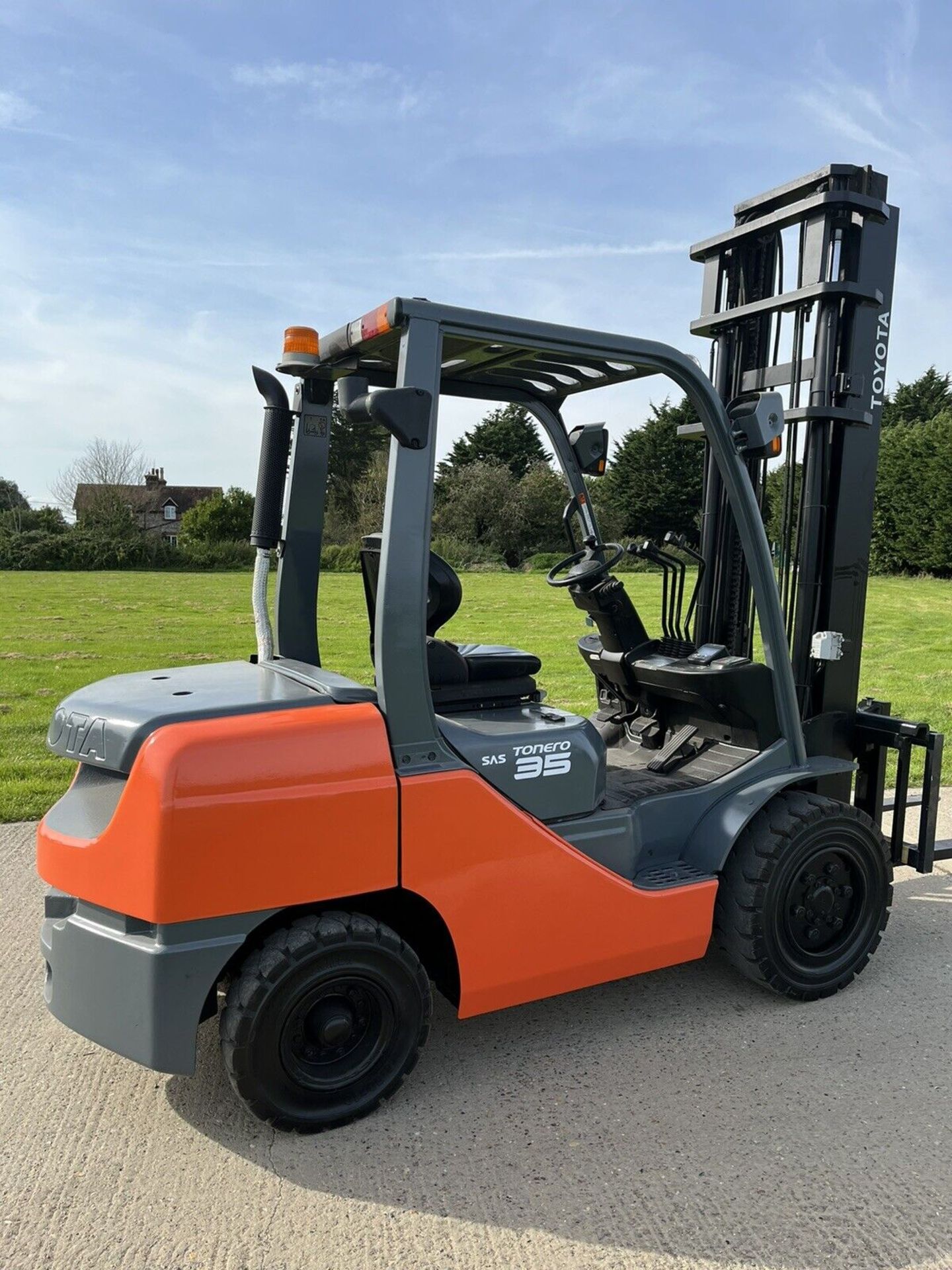 Toyota 3.5 Tonne Diesel Forklift Low Hours 2016 - Image 4 of 6