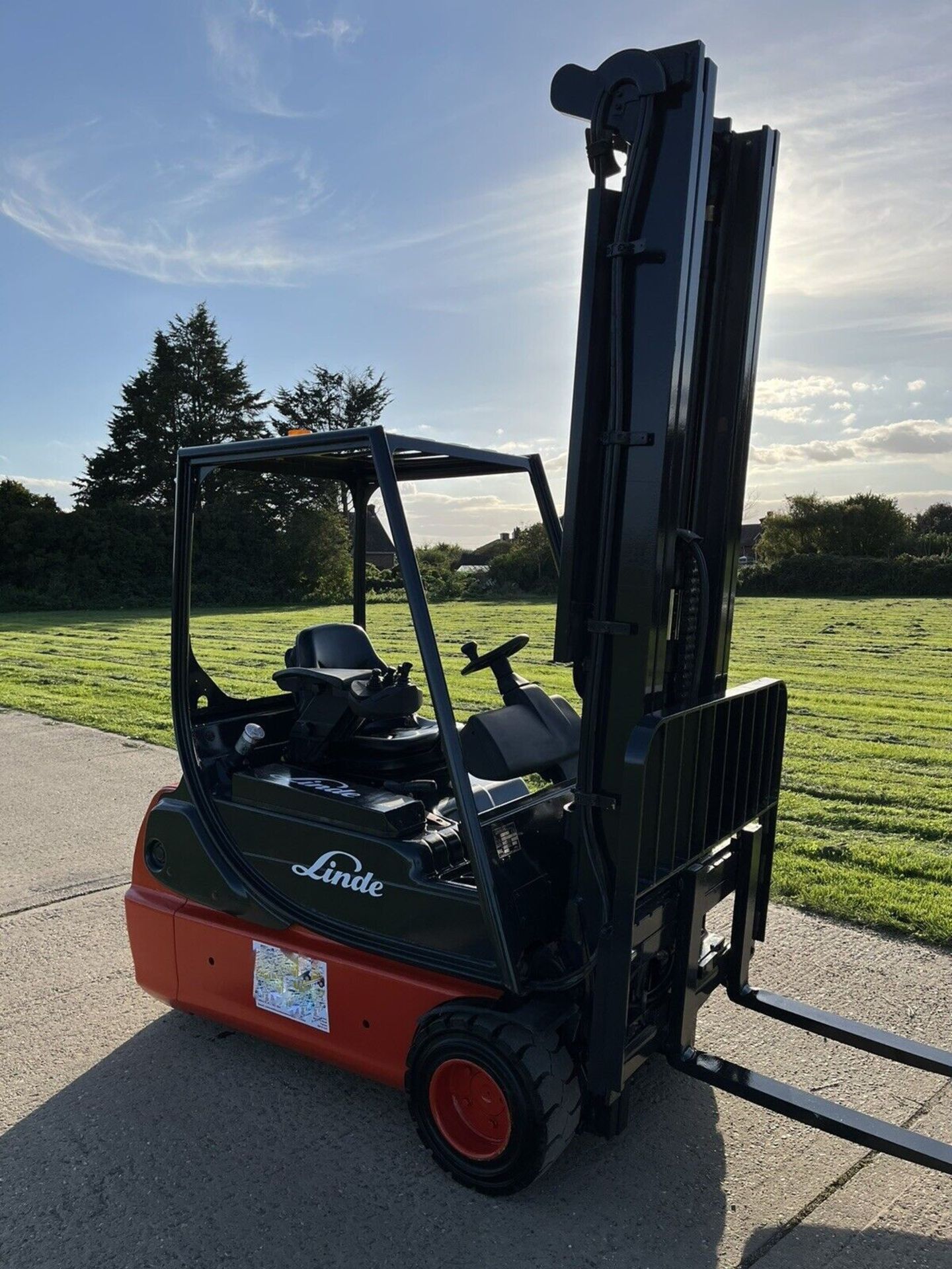 Linde 1.8 Tonne Electric forklift truck - Image 3 of 7