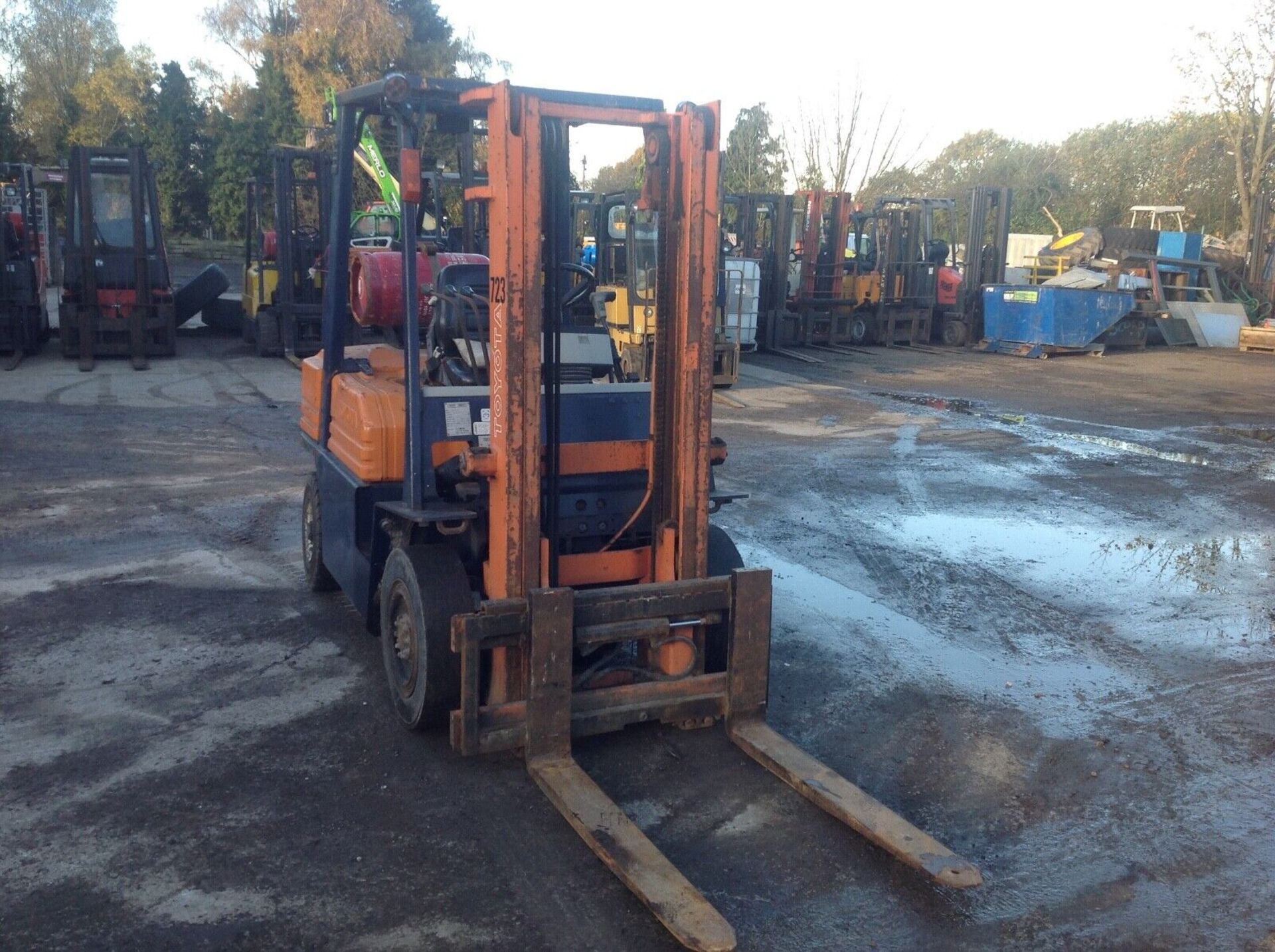 Toyota 2.0 ton gas forklift - Image 2 of 8