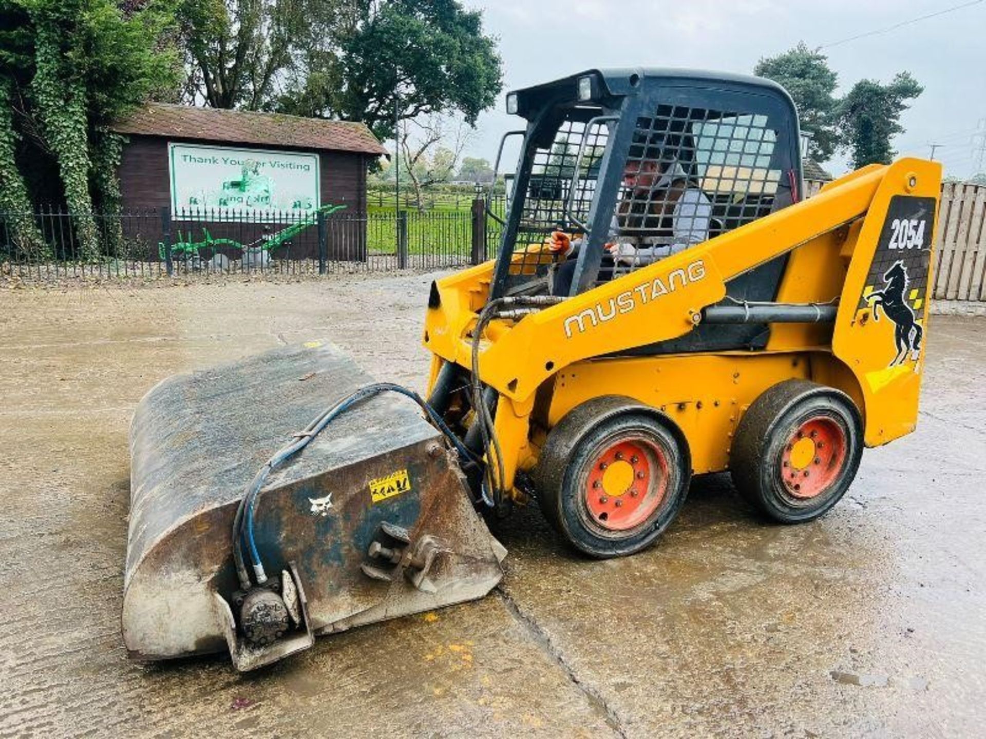 Mustang 2054 Skidsteer C/W Hydraulic Road Brush & Bucket - Image 10 of 11