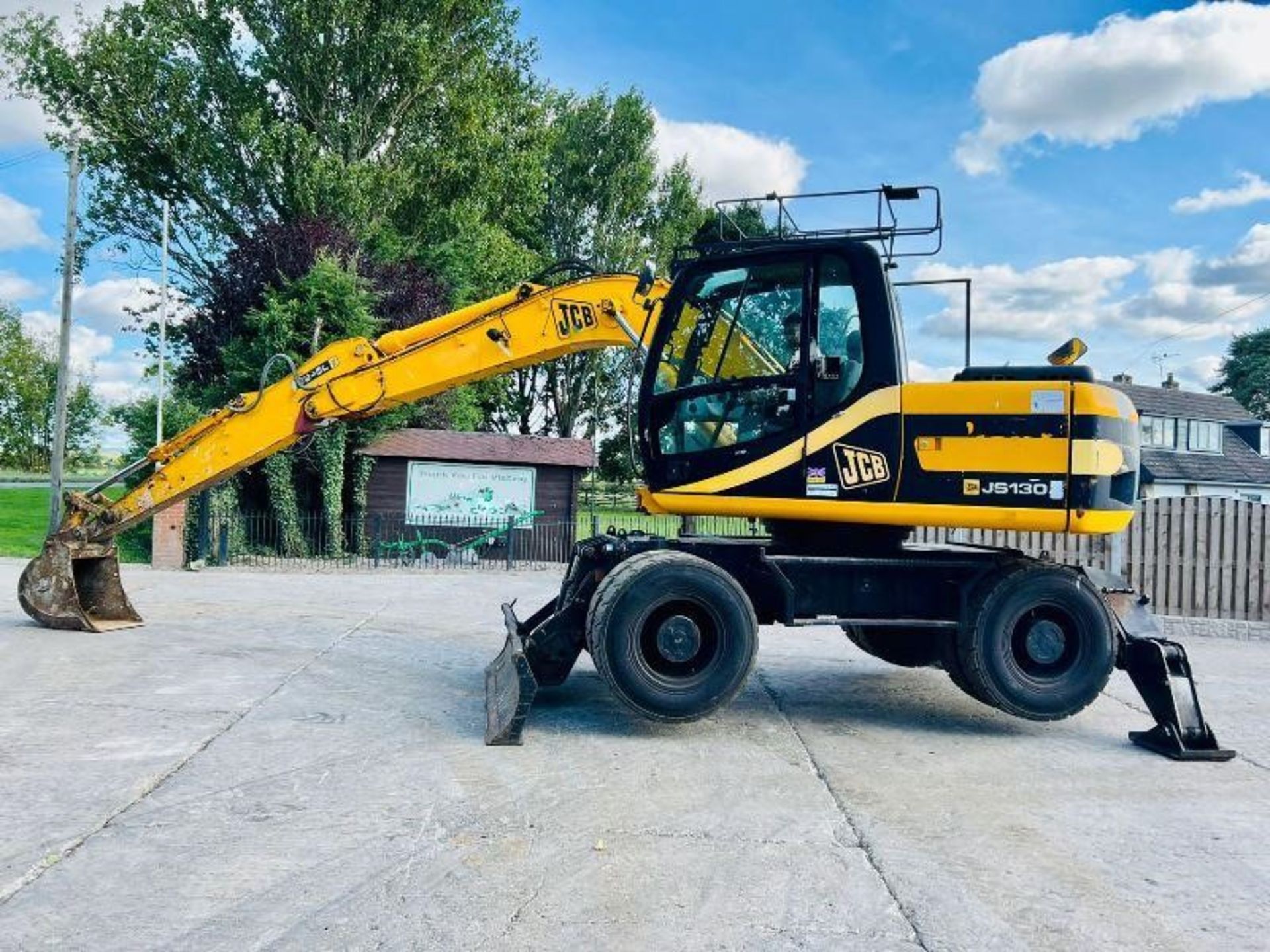 Jcb Js130w 4wd Wheeled Excavator C/W Blade & 2 X Support Legs - Image 5 of 11