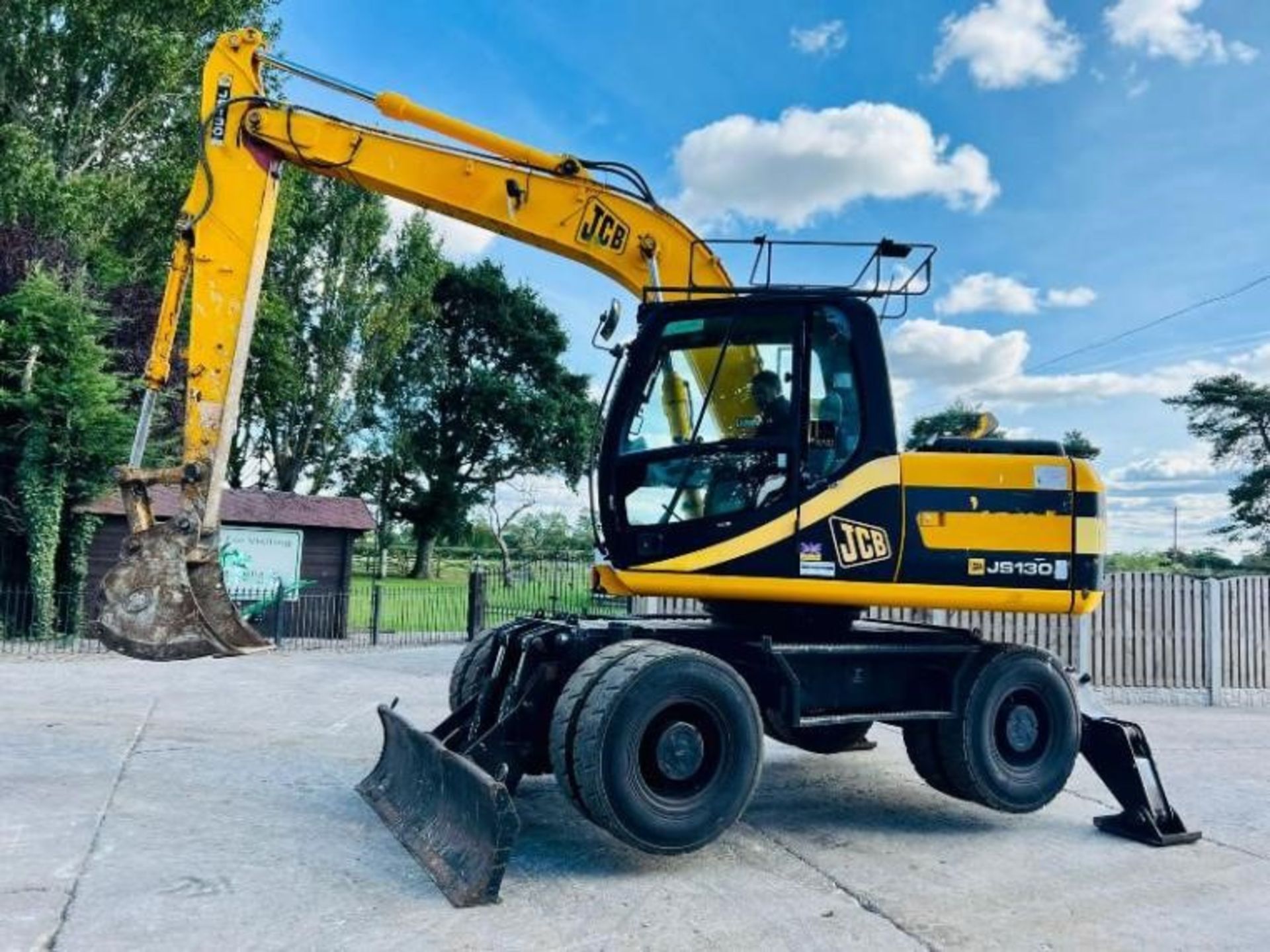 Jcb Js130w 4wd Wheeled Excavator C/W Blade & 2 X Support Legs