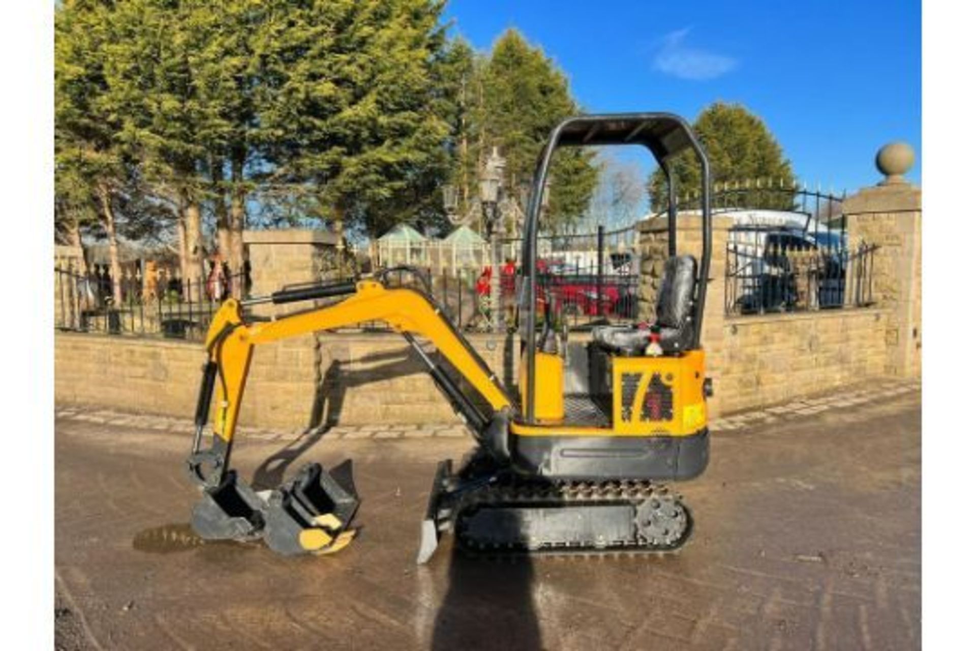 New And Unused LM10 1 Ton Mini Digger - Image 9 of 9