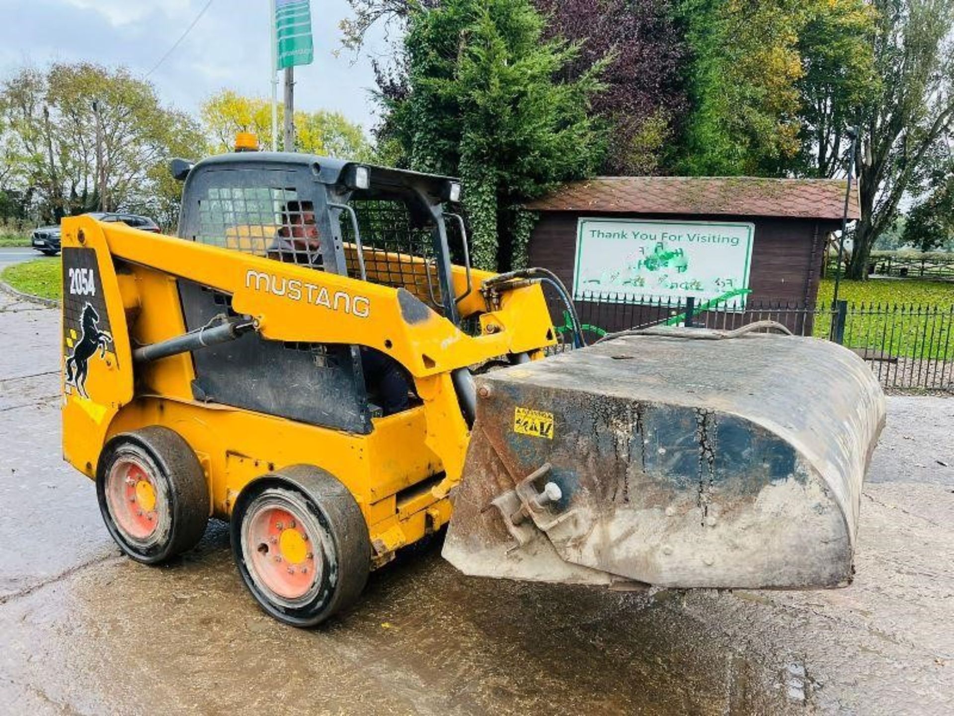 Mustang 2054 Skidsteer C/W Hydraulic Road Brush & Bucket - Image 3 of 11