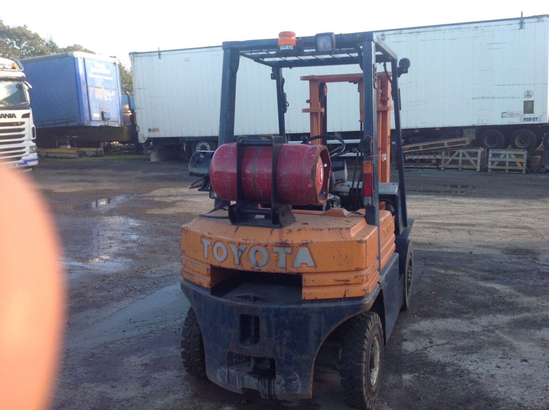 Toyota 2.0 ton gas forklift - Image 4 of 8