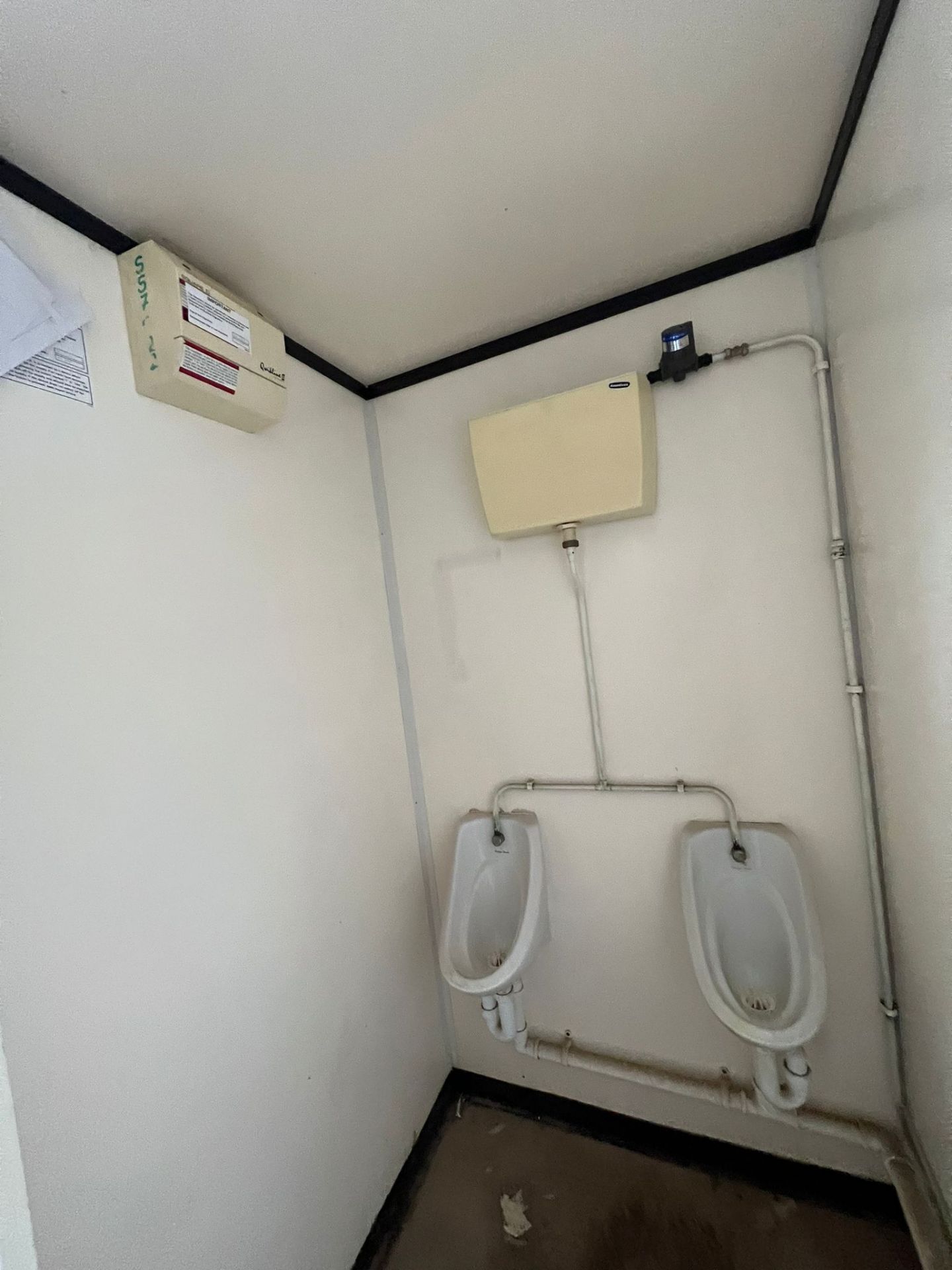 2 + 1 male female toilet block - Image 5 of 11