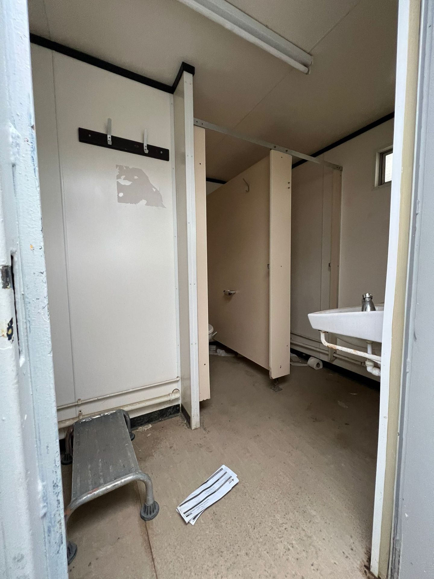 2 + 1 male female toilet block - Image 7 of 11