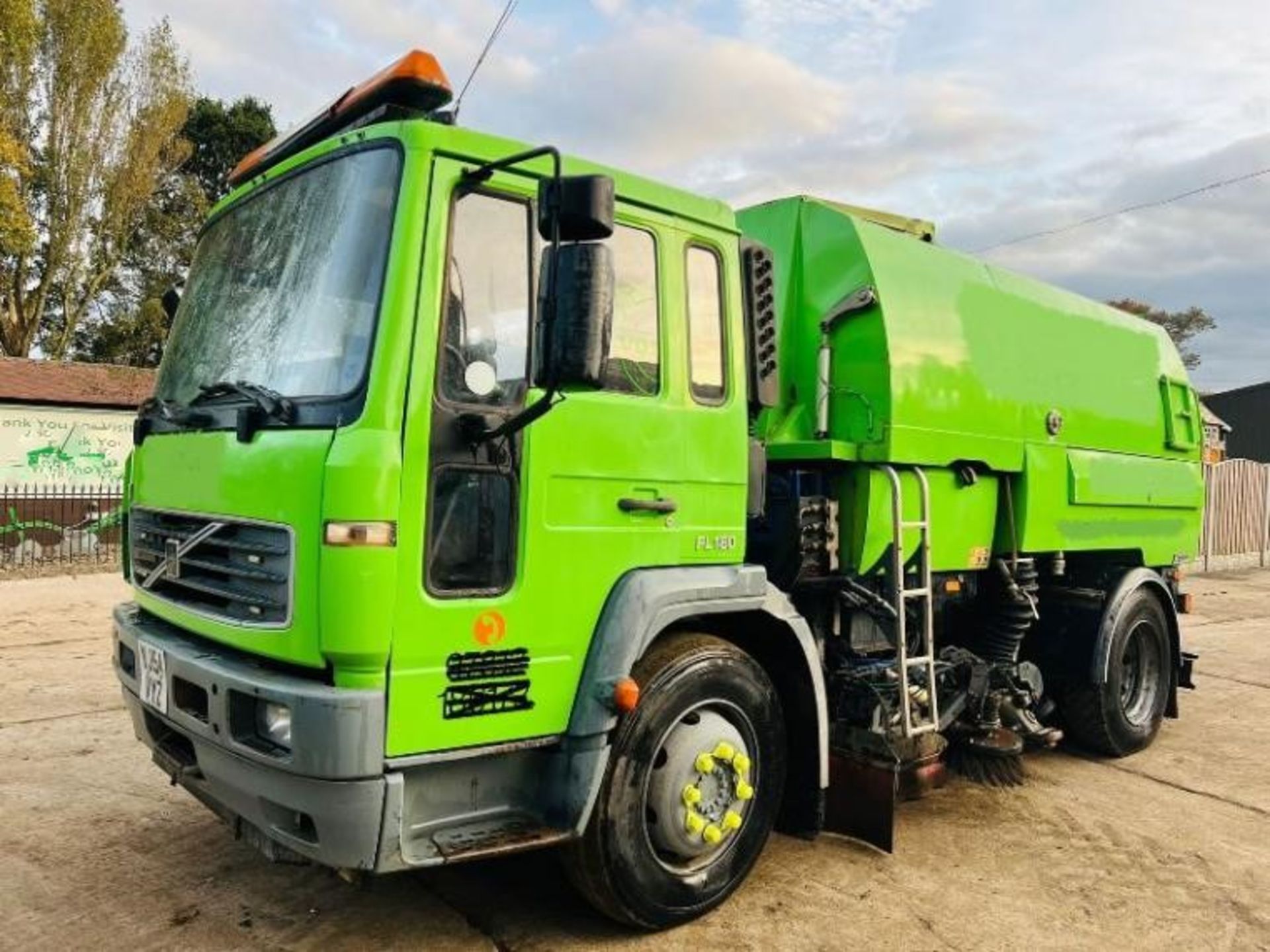 Volvo Fl180 4x2 Lorry C/W Johnston Sweeper Road Sweeper