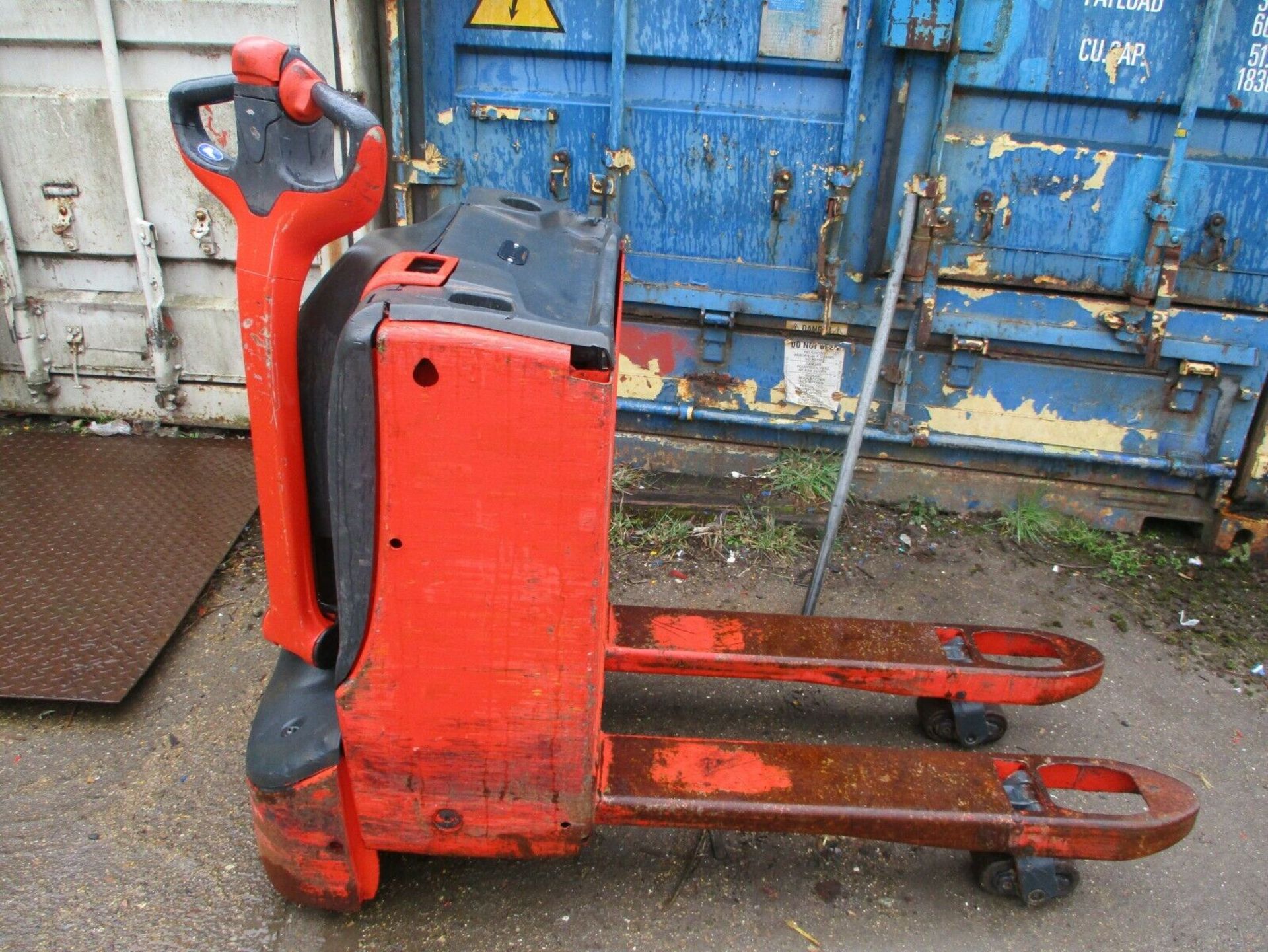 Linde L20 pedestrian pallet fork lift - Image 4 of 6