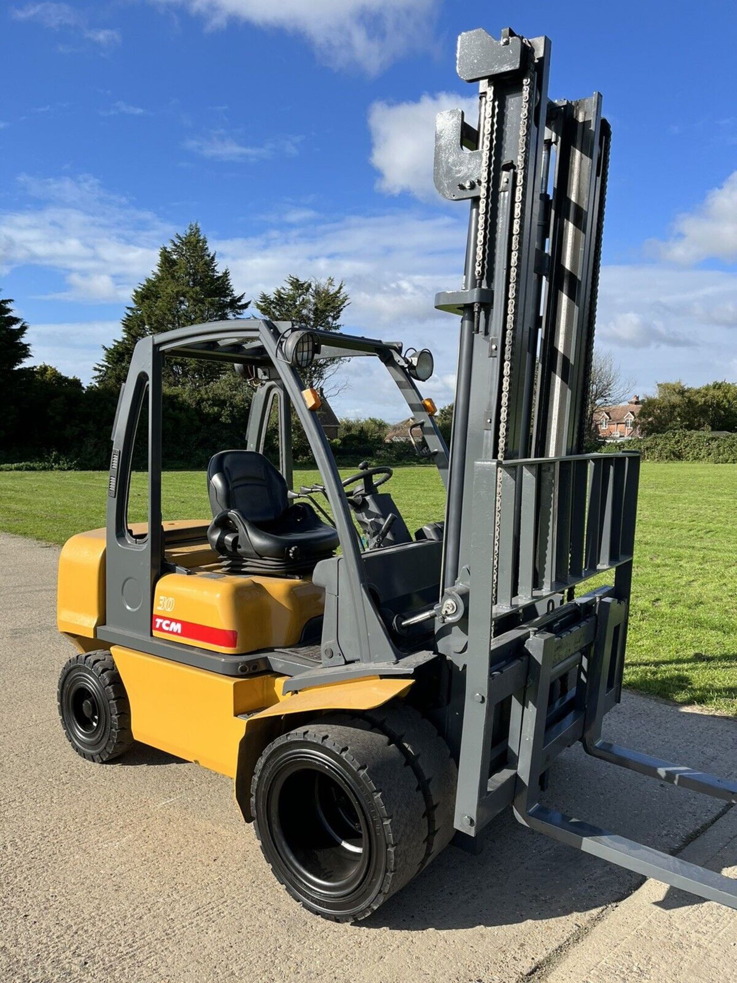 Tcm 3 Diesel Forklift Truck Twin Wheels Extra Wide Carriage