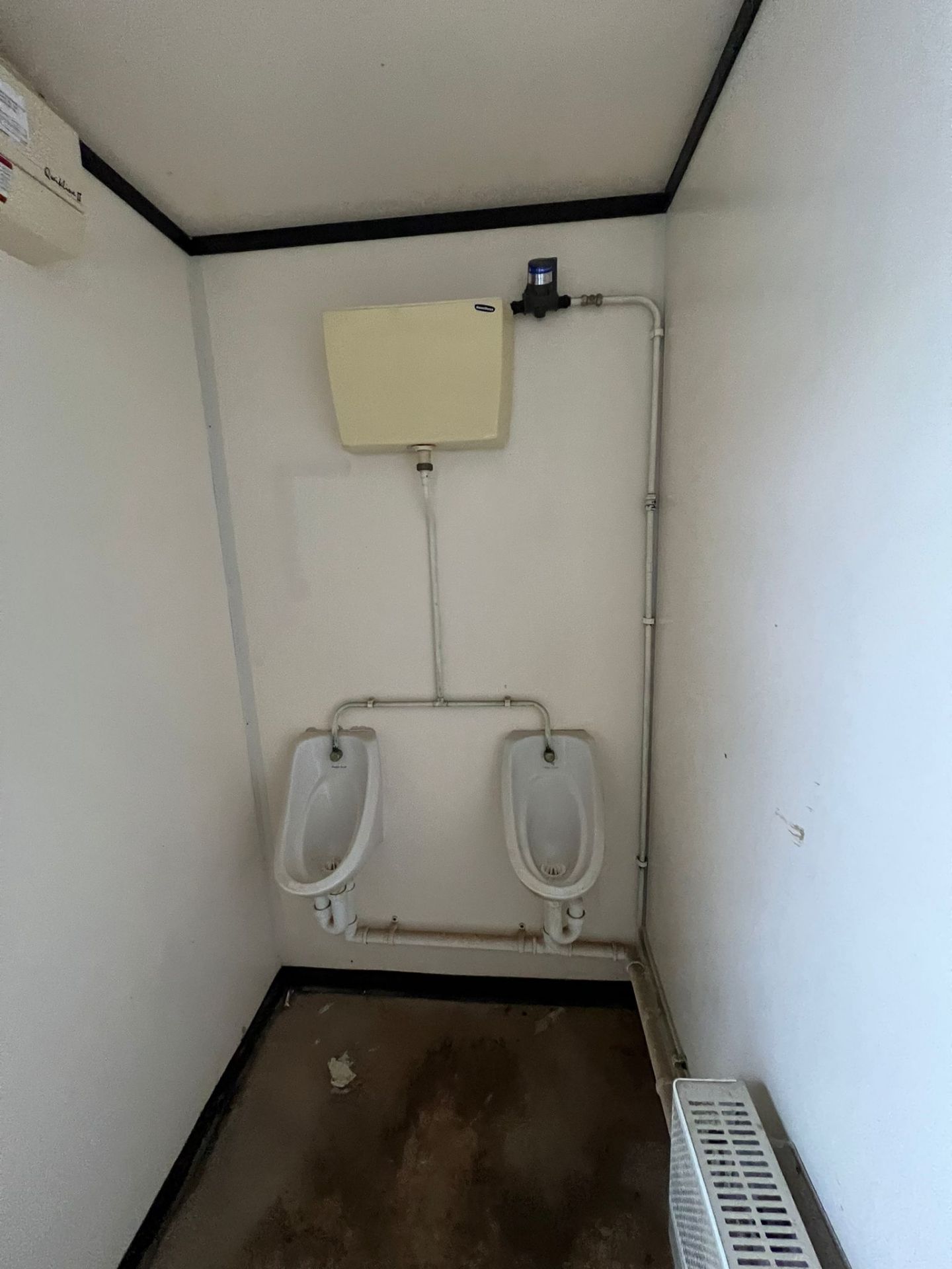 2 + 1 male female toilet block - Image 4 of 11