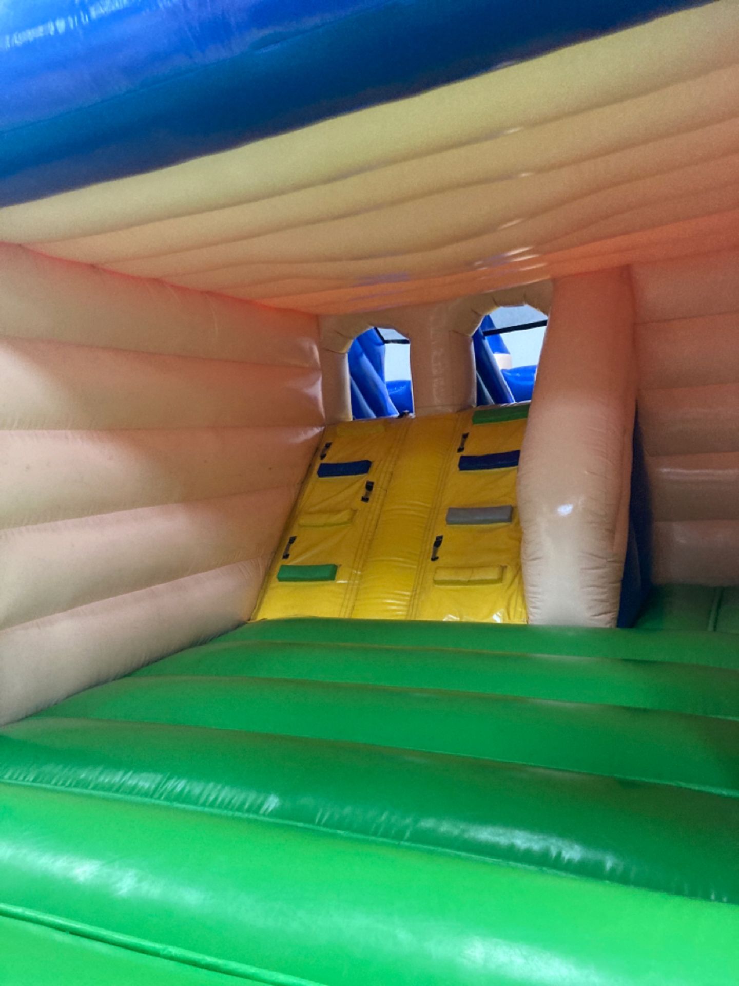 Inflatable bouncy castle - Image 6 of 22