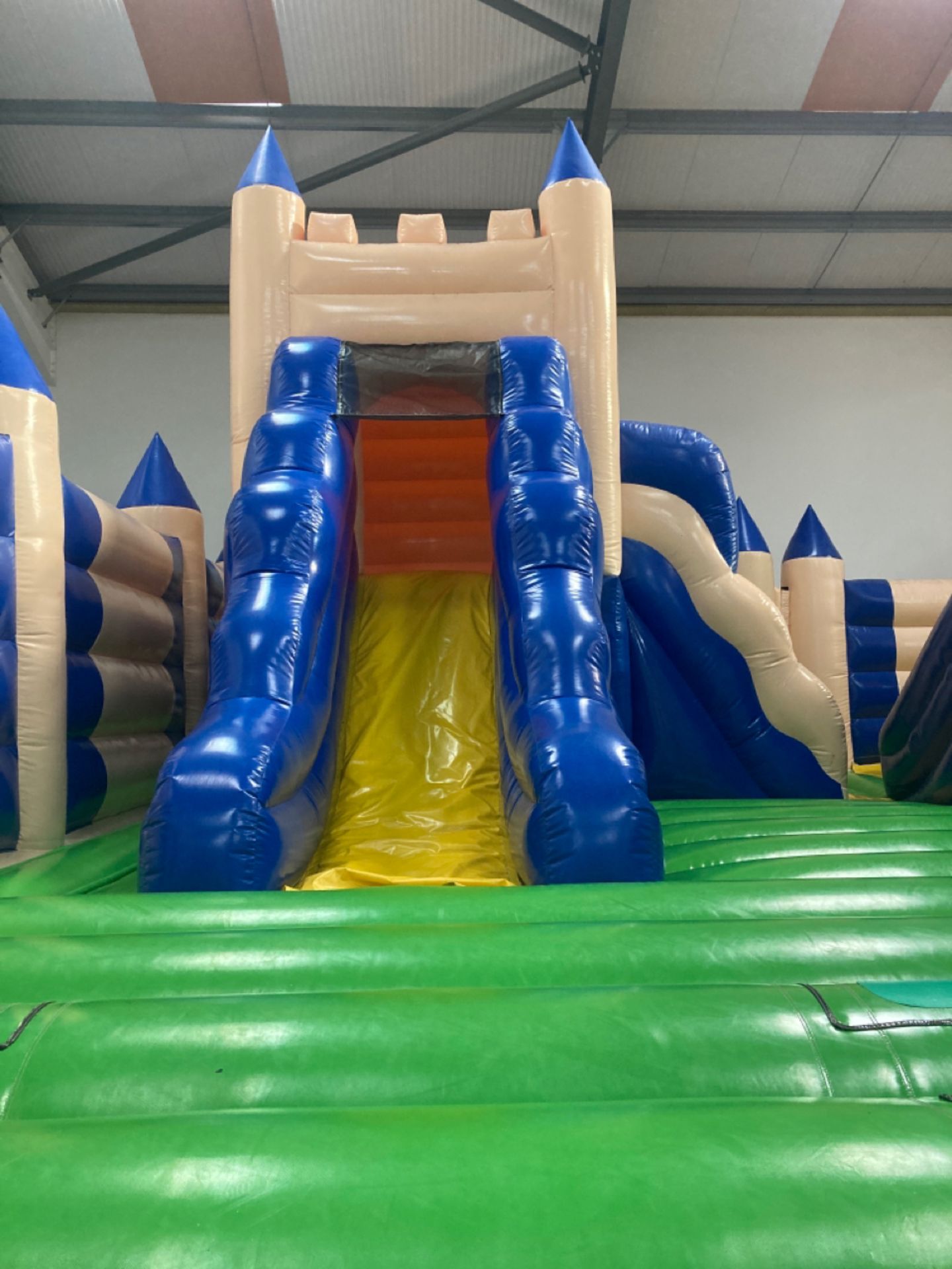 Inflatable bouncy castle - Image 13 of 22