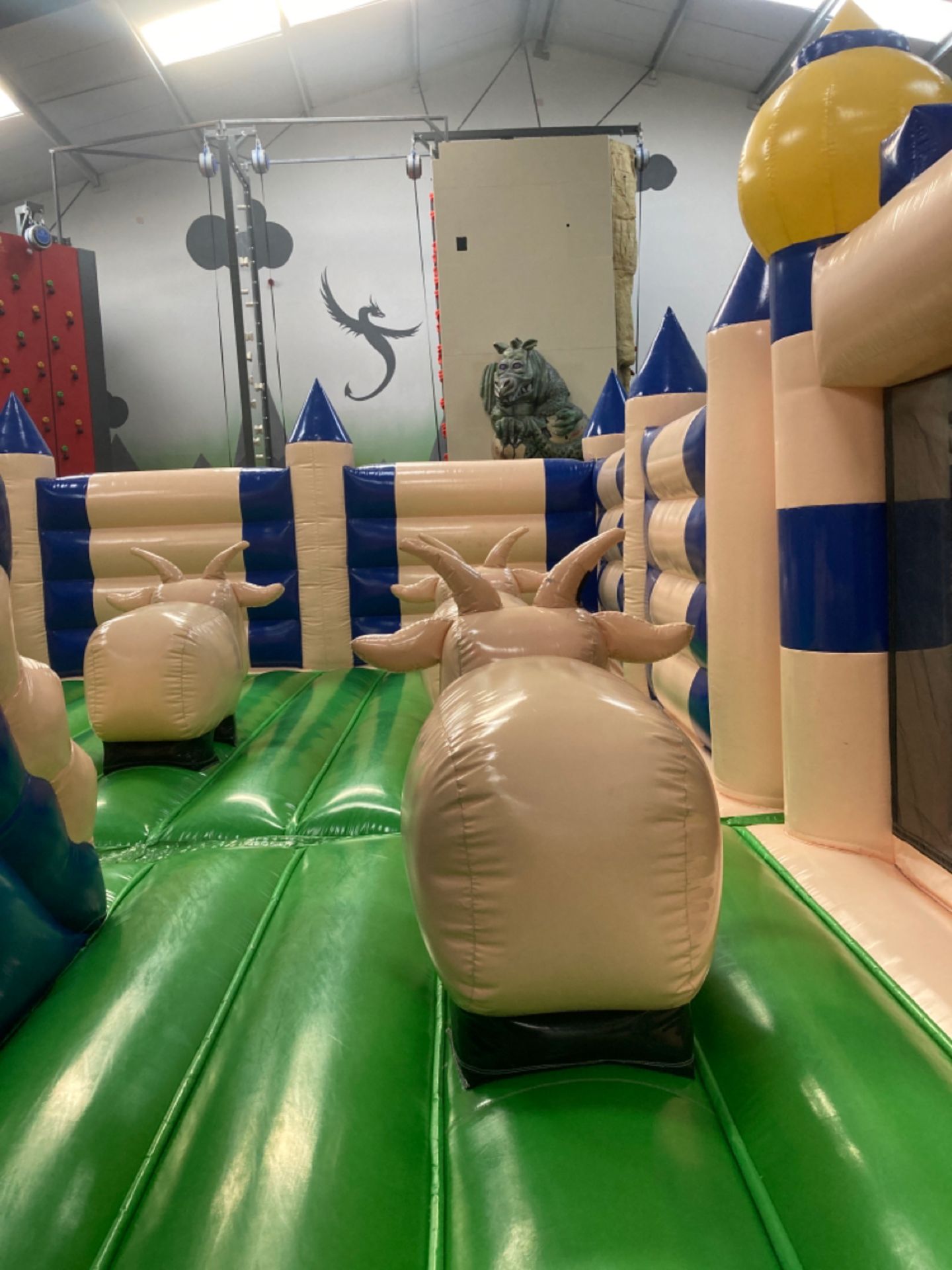 Inflatable bouncy castle - Image 10 of 22