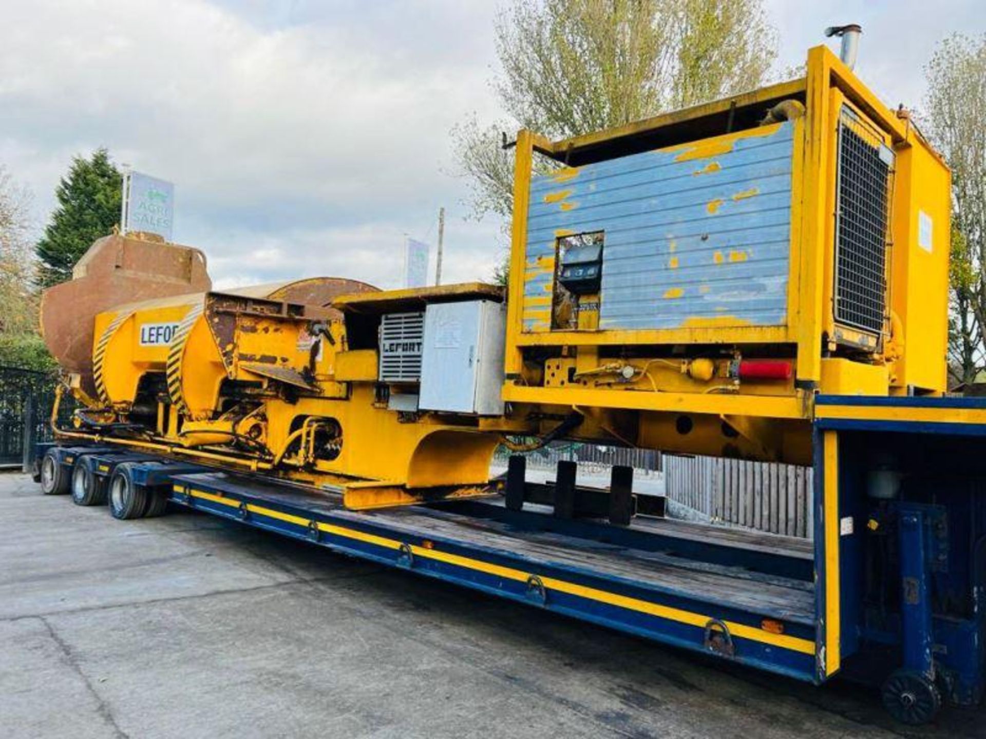 Lefort Conqueror 400 Press & Shear C/W Triaxle Specalised Trailer - Image 11 of 19