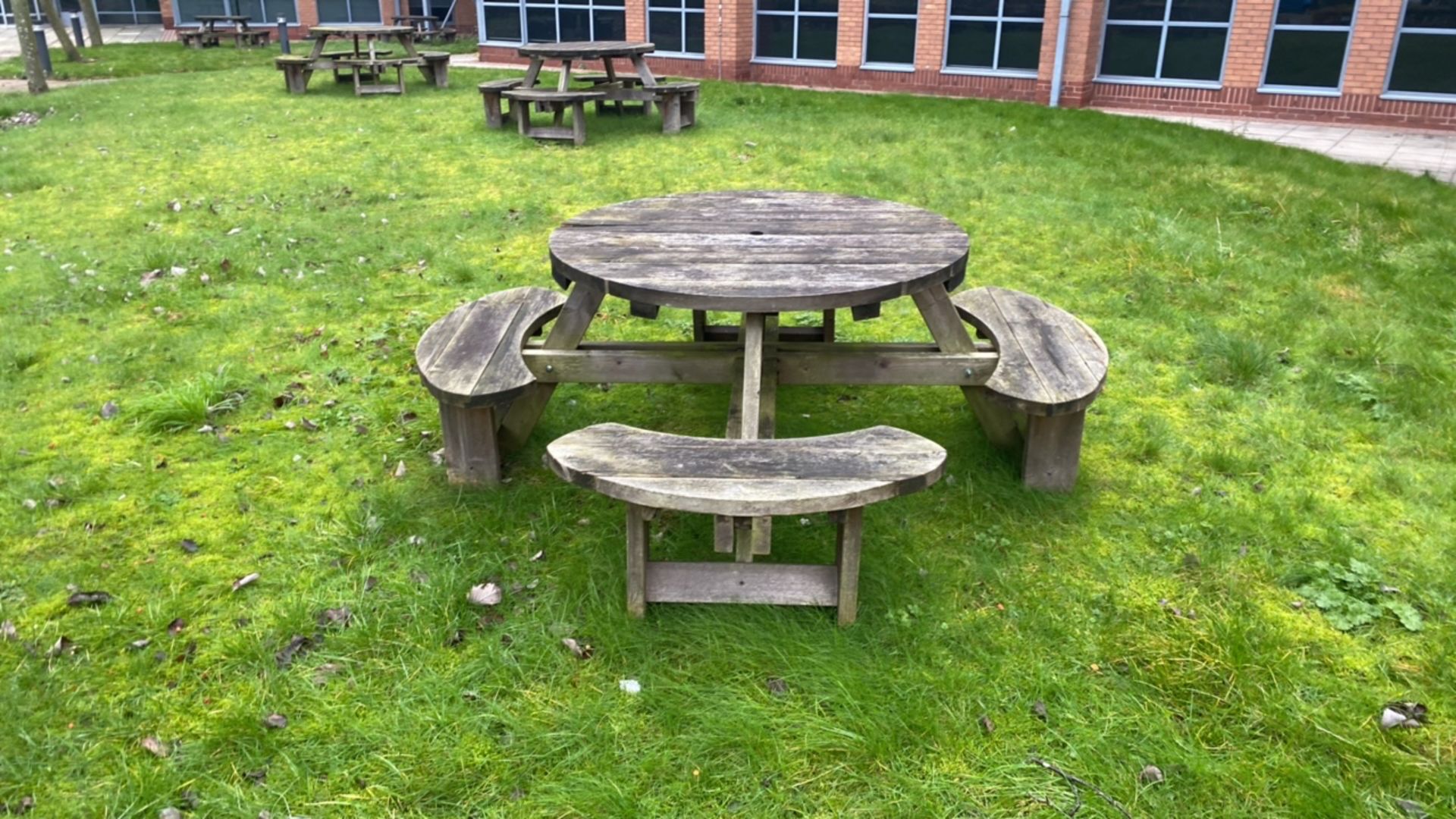 Outdoor Wooden Circular Seating Bench - Image 3 of 4