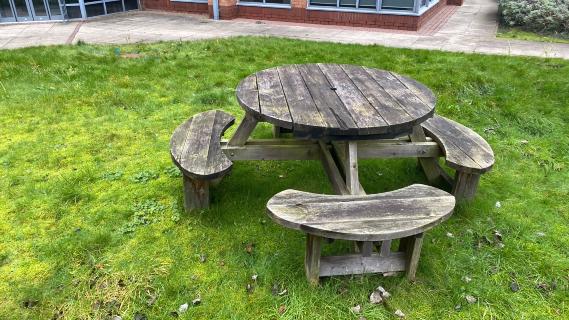 Outdoor Wooden Circular Seating Bench - Image 2 of 4