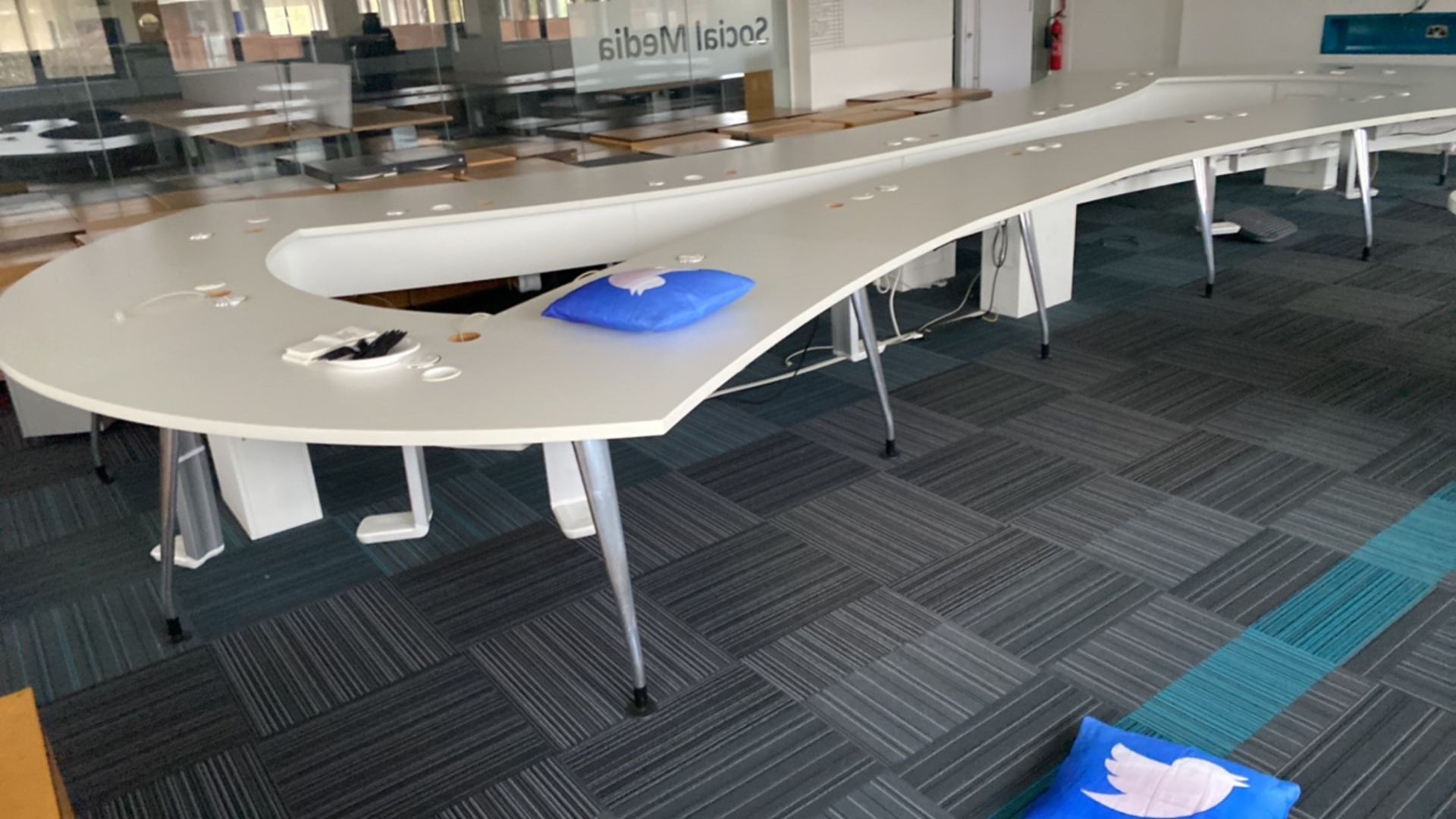 Bespoke Meeting Room Table - Image 2 of 6